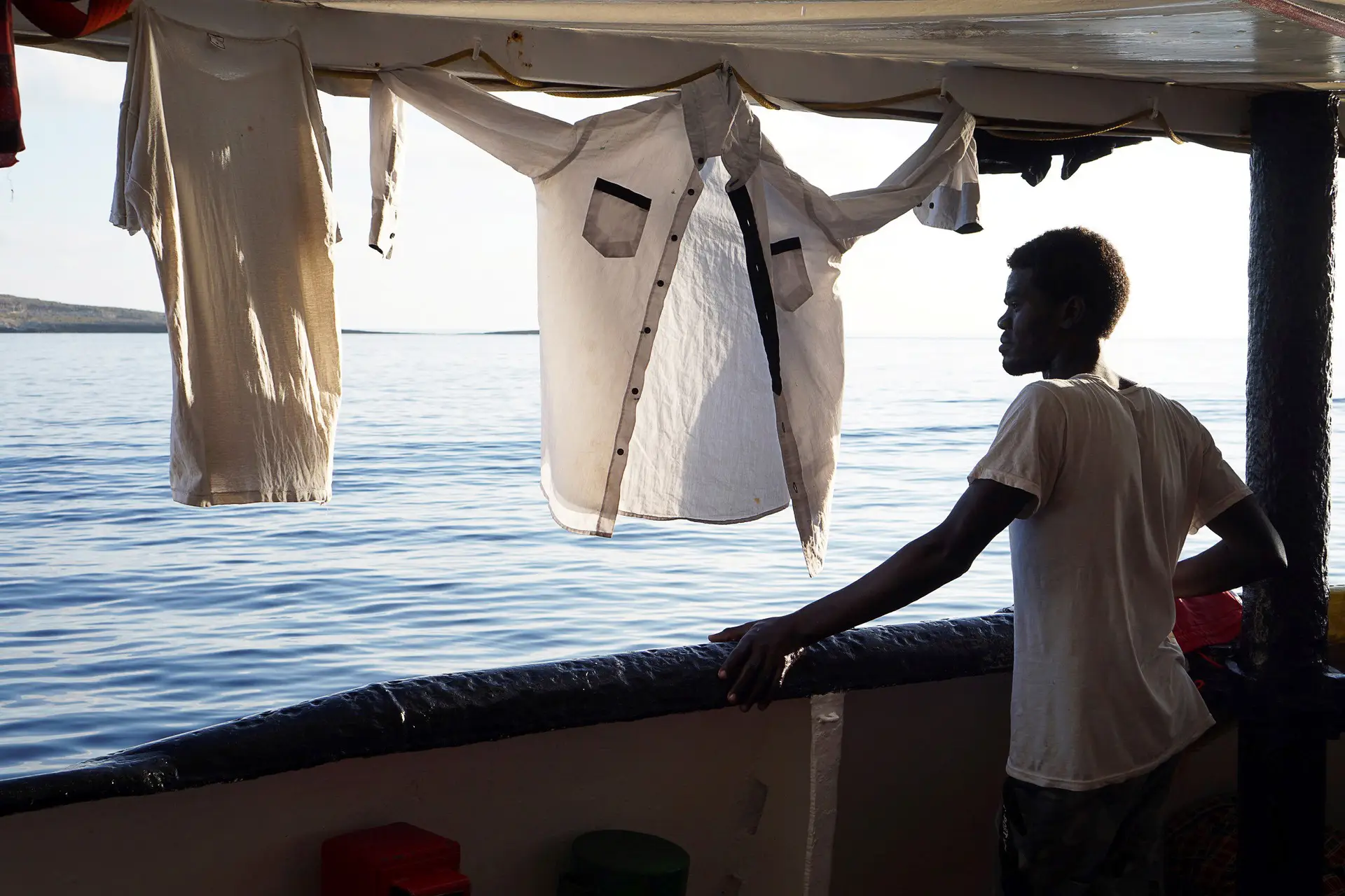 Navio da Open Arms resgata 40 migrantes no Mediterrâneo