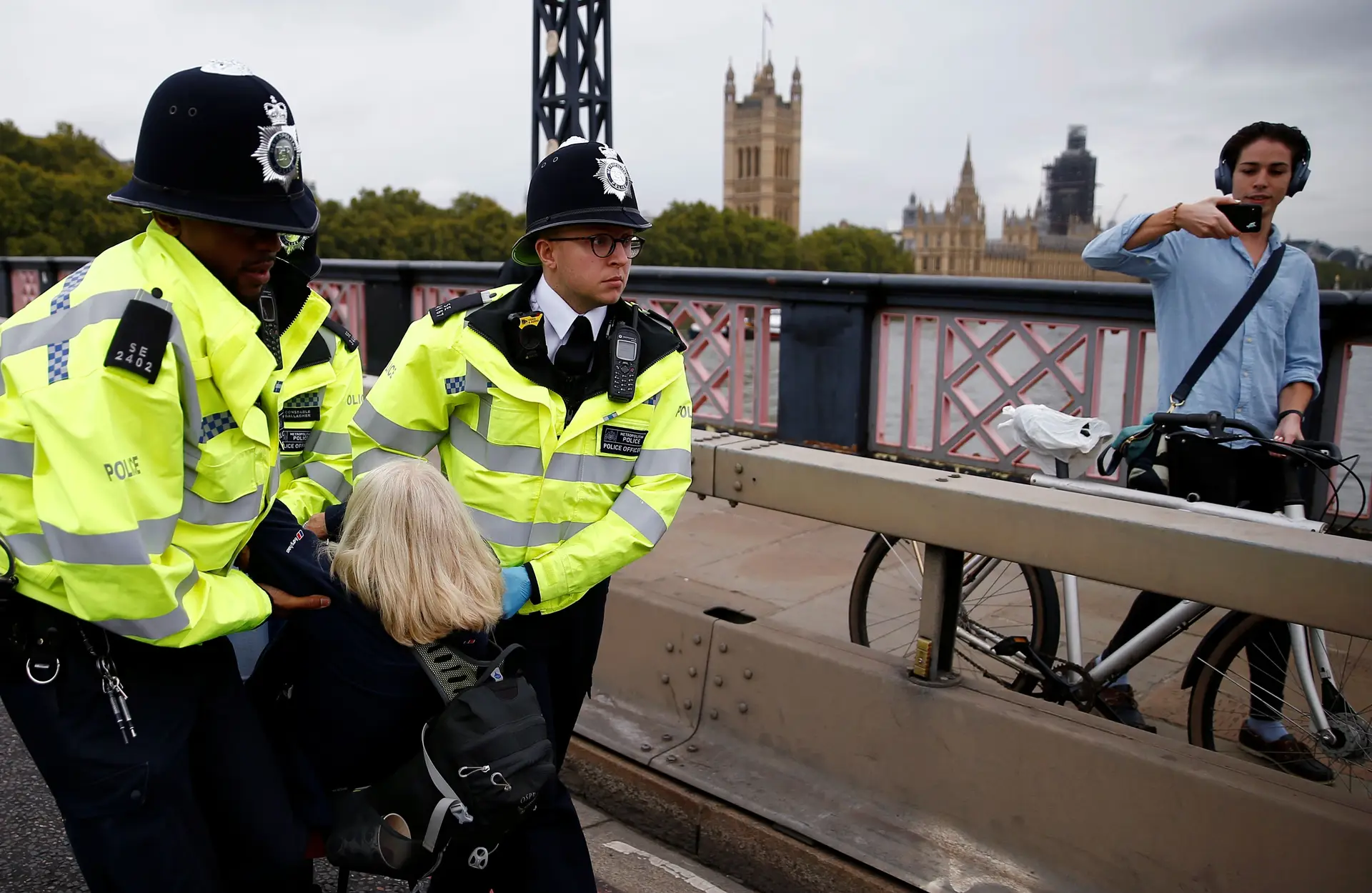 Mais de 20 ativistas detidos durante manifestação pelo clima em Londres