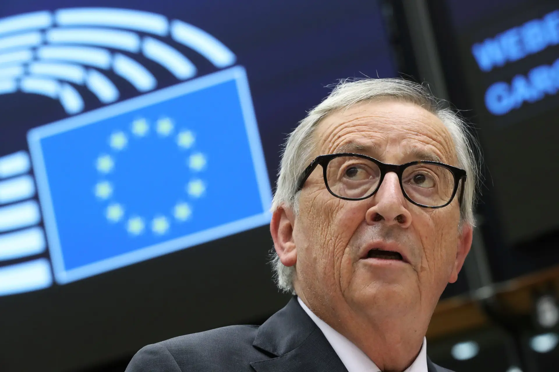 UE pede fim da ofensiva turca na Síria e ameaça bloqueio a financiamento