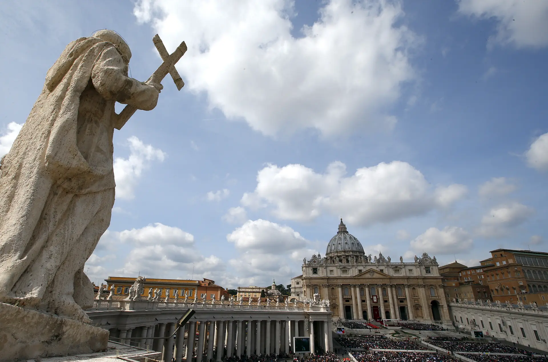 Três casos de filhos de padres católicos levados ao Vaticano