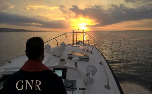 GNR resgata mais 17 migrantes no mar Egeu