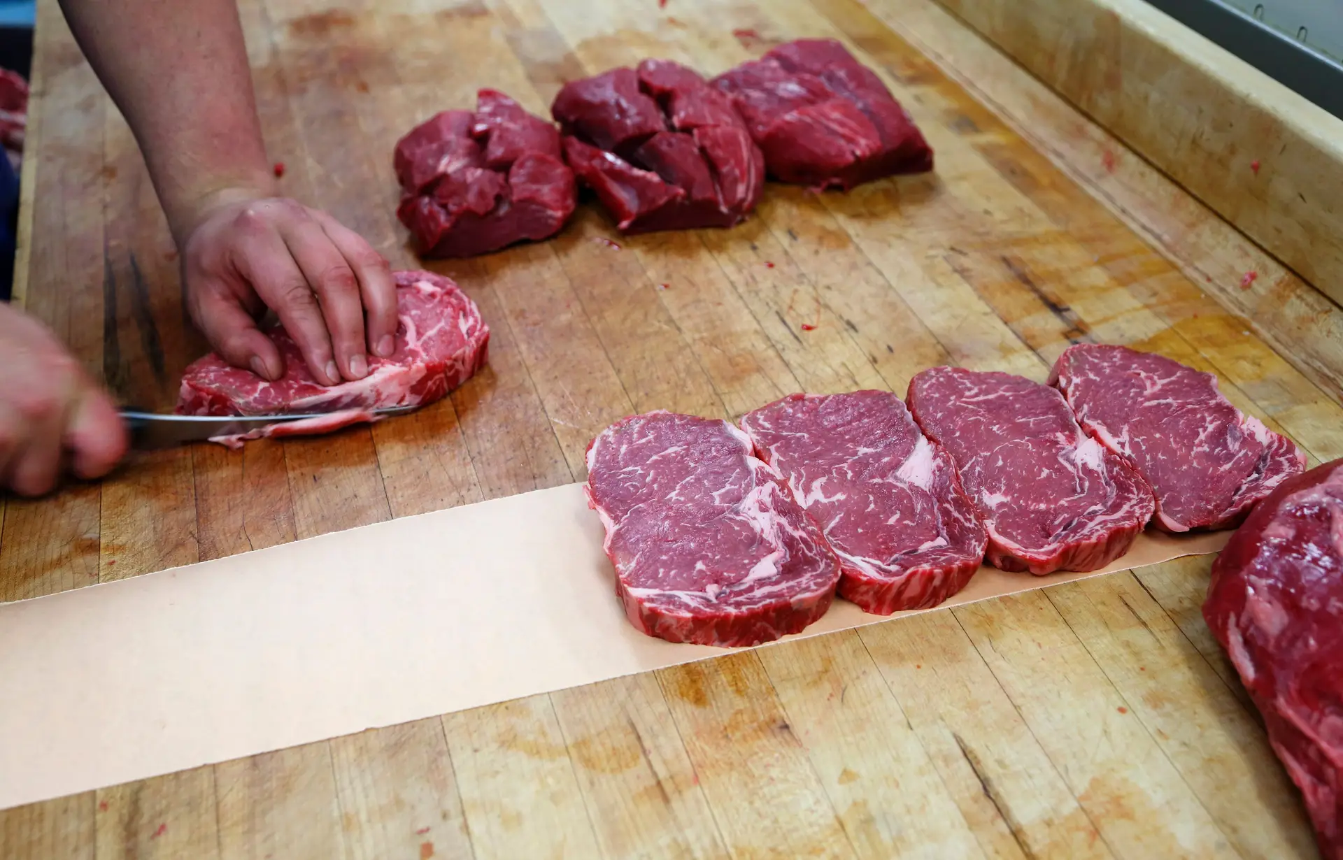 Singapura é o primeiro país a aprovar venda de carne produzida em laboratório