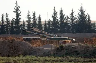 Obus do exército turco posicionados na fronteira turco-síria, perto da cidade de Akcakale, no sudeste da província de Sanliurfa, Turquia, 7 de outubro de 2019.