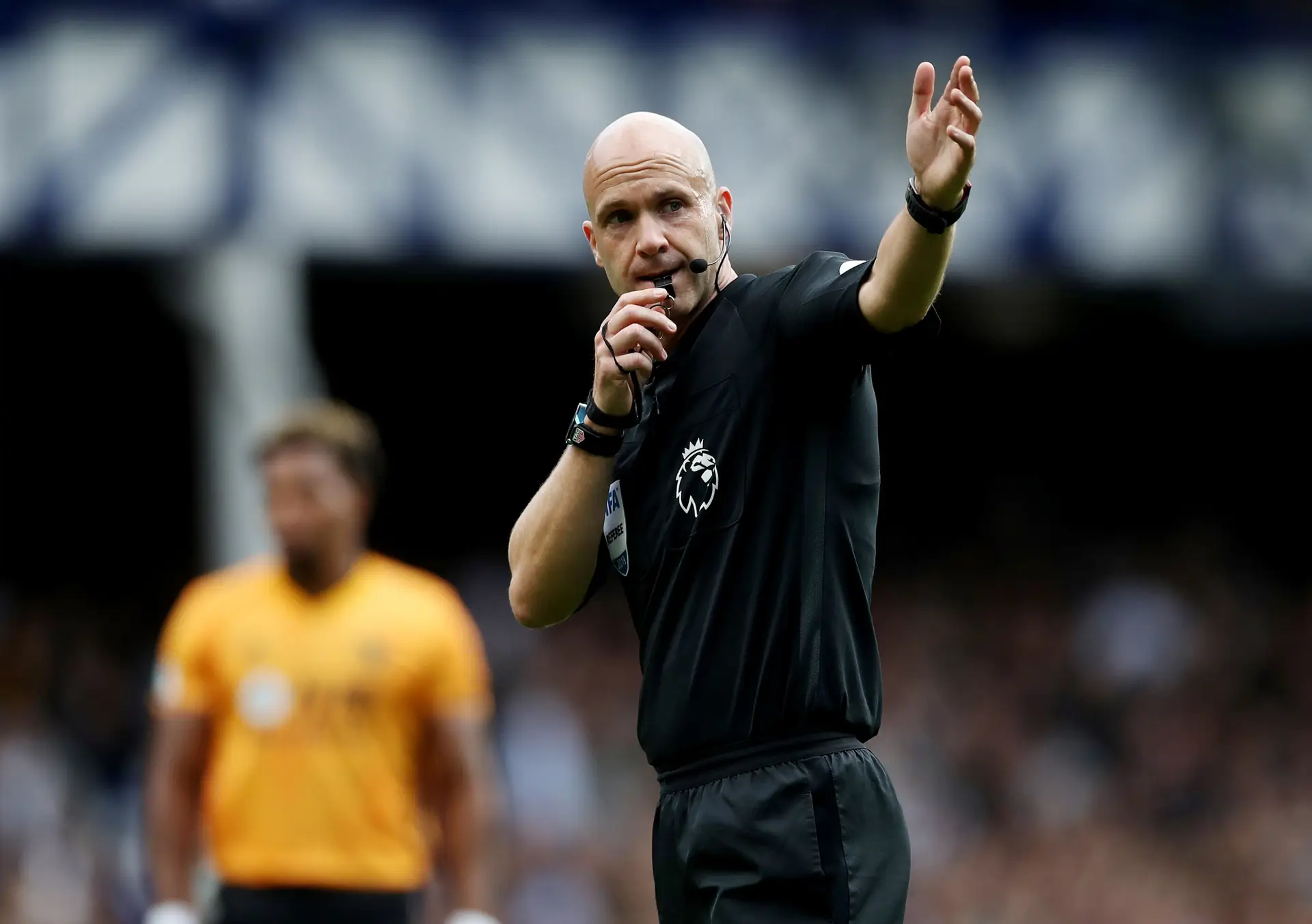 Inglês Anthony Taylor arbitra jogo do Benfica em Kiev para a Liga dos Campeões
