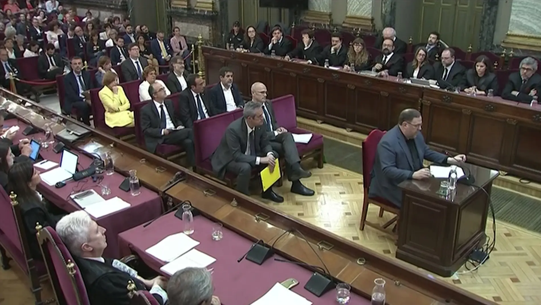 O antigo vice presidente da Catalunha  Oriol Junqueras presta depoimento no Supremo Tribunal de Madrid no âmbito do julgamento dos 12 líderes acusados no processo de independência falhado da Catalunha