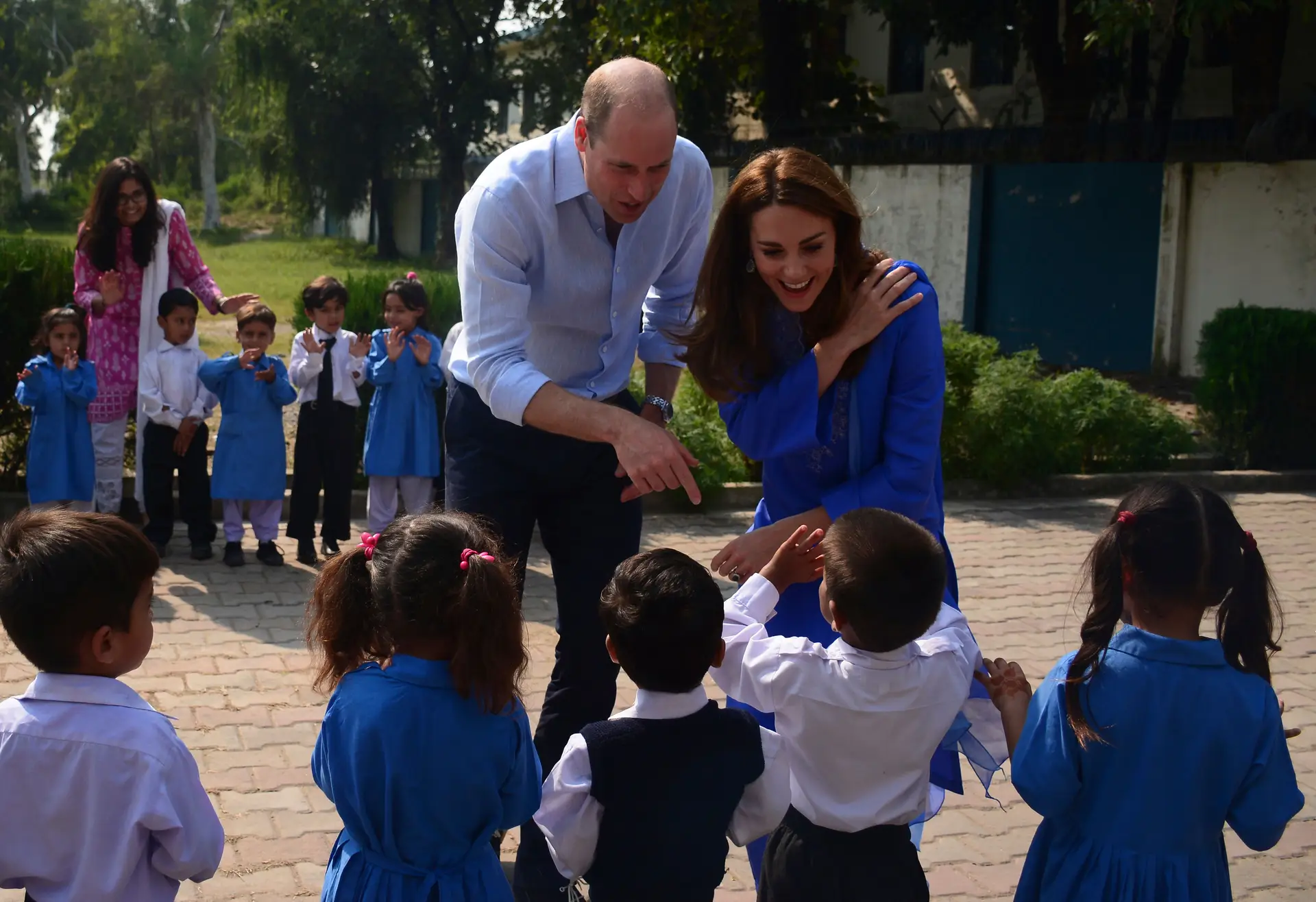 William e Kate começam em escola para raparigas visita oficial ao Paquistão