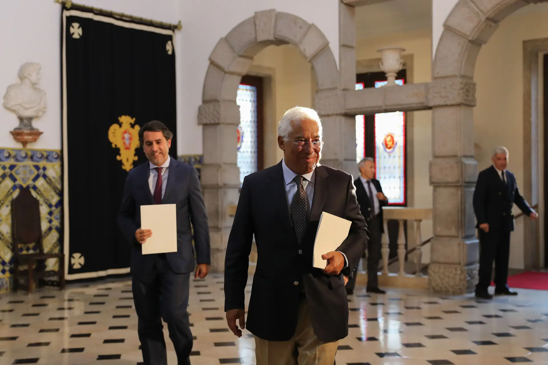 Maior executivo em ministérios desde 1976 e com número recorde de ministras