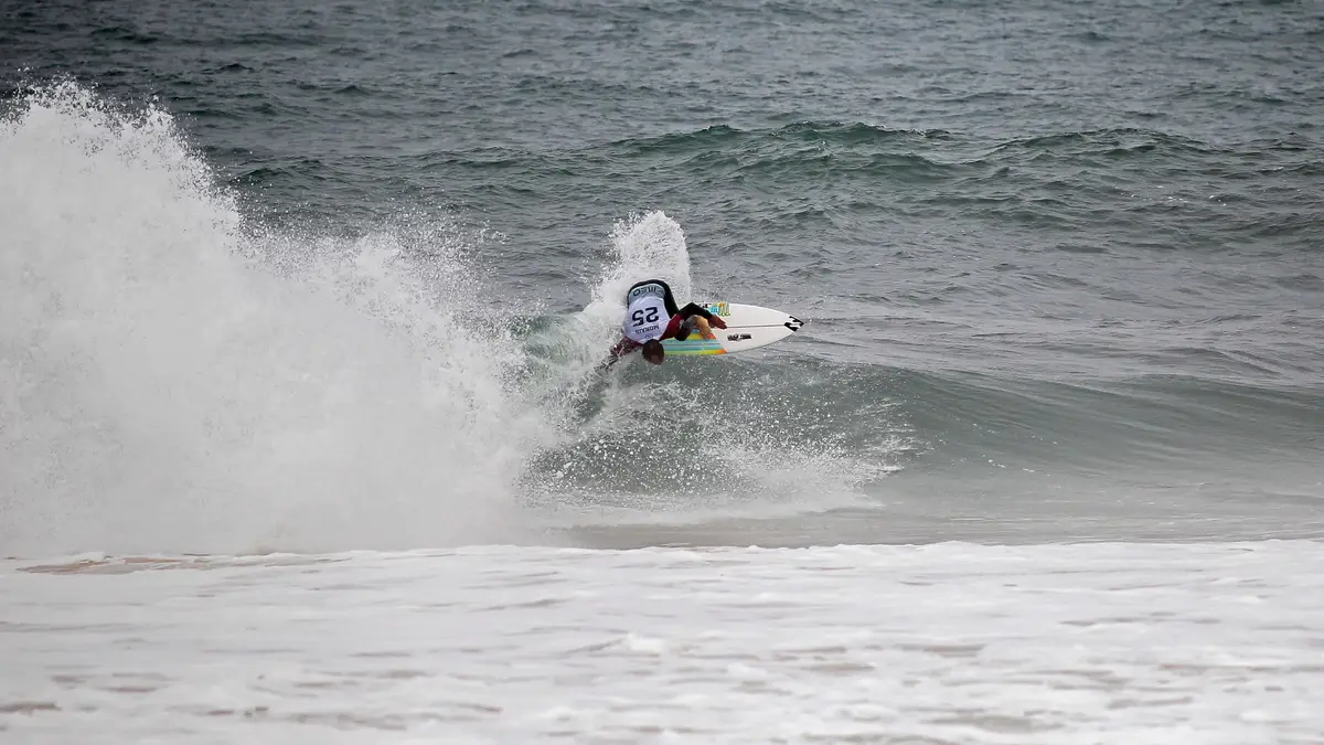 O surfista português Frederico Morais no Mundial de Surf, na Praia dos Supertubos, em Peniche.  