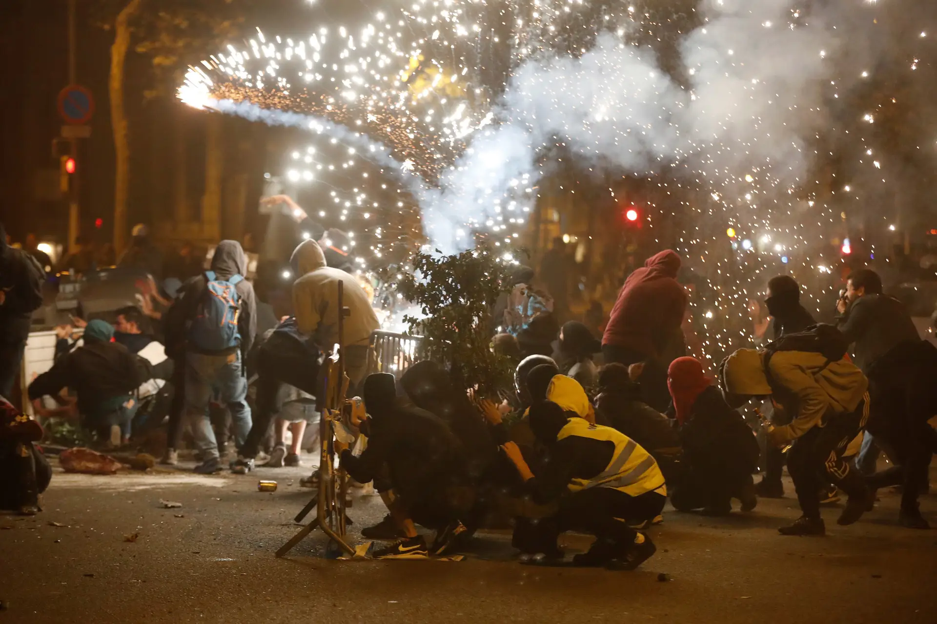 Nove feridos em confrontos entre independentistas e extrema-direita em Barcelona
