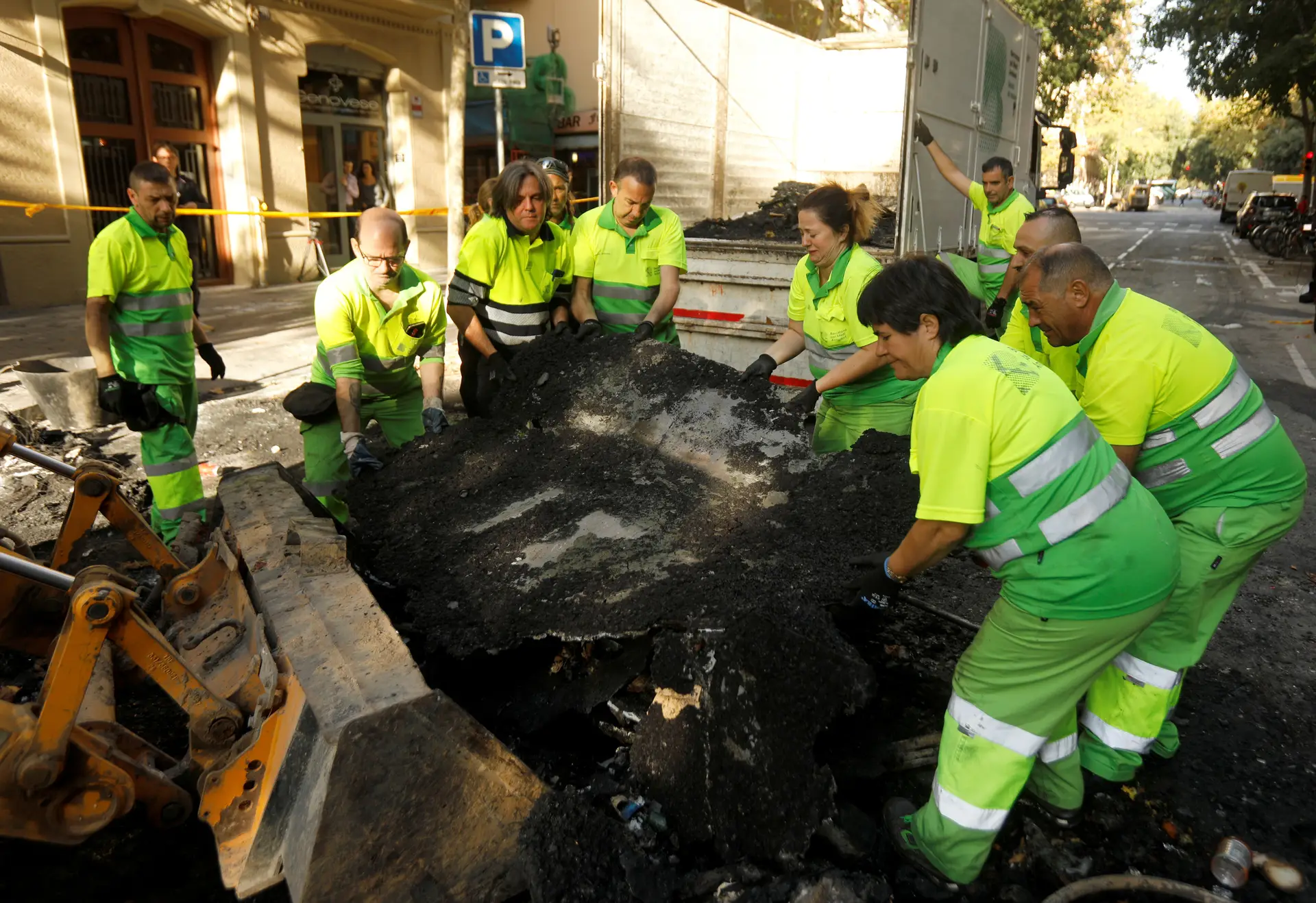 Barcelona volta ao normal após terceira noite de violência