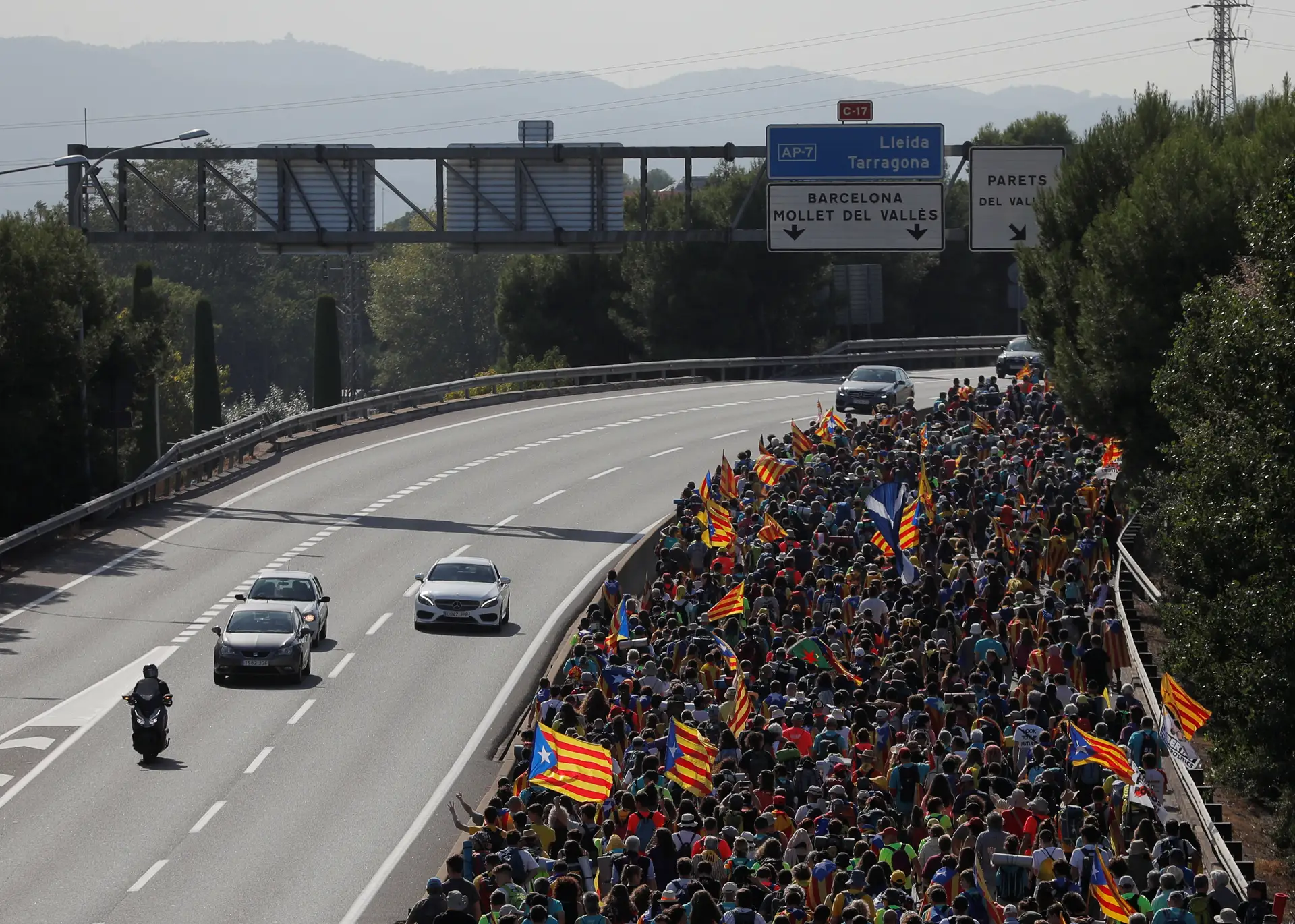 Portugal aconselha cidadãos que viajem para a Catalunha a planear itinerário com antecedência