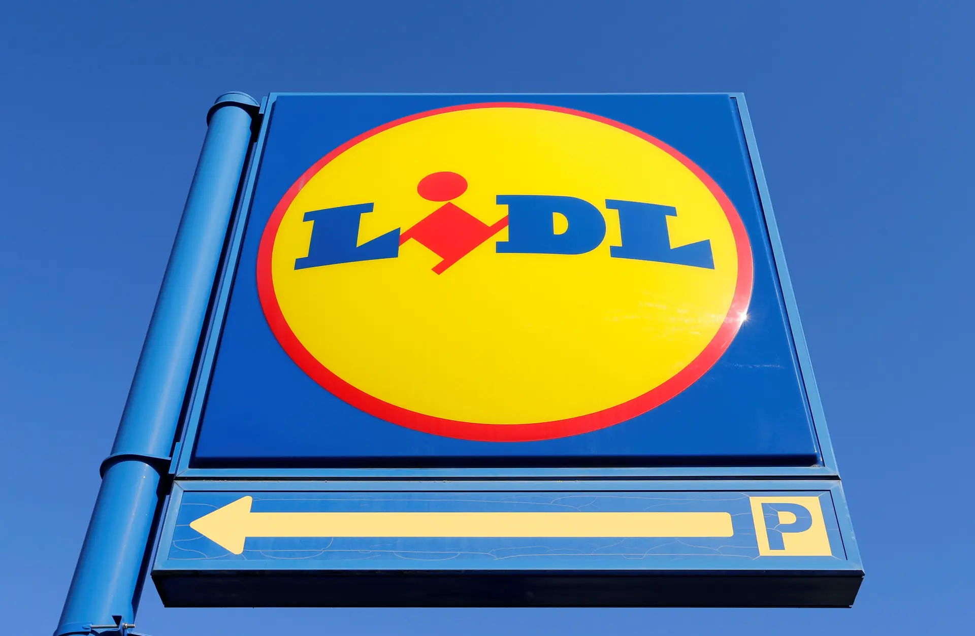 Lidl aumenta salário base de entrada para 900 euros