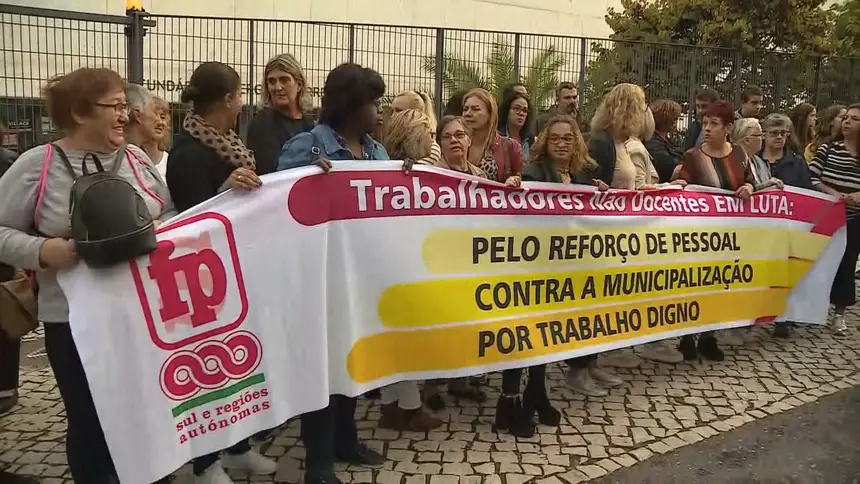 Sic Notícias Falta De Pessoal Encerra 10 Escolas Do - 