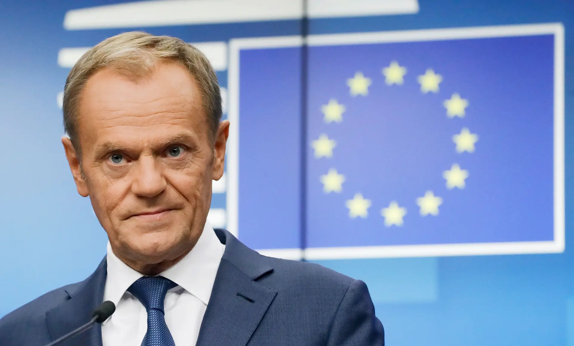 Donald Tusk recebe carta para novo adiamento do Brexit que Boris Johnson não terá assinado