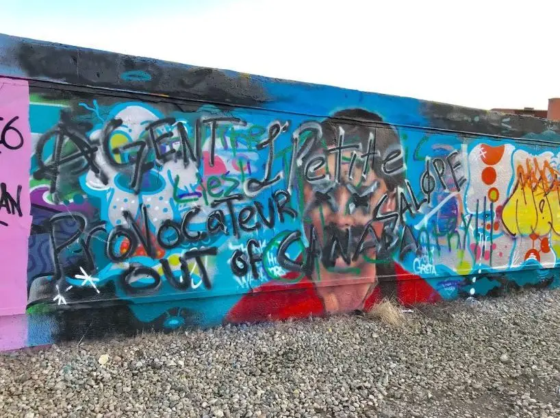 Mural com a imagem de Greta Thunberg vandalizado no Canadá