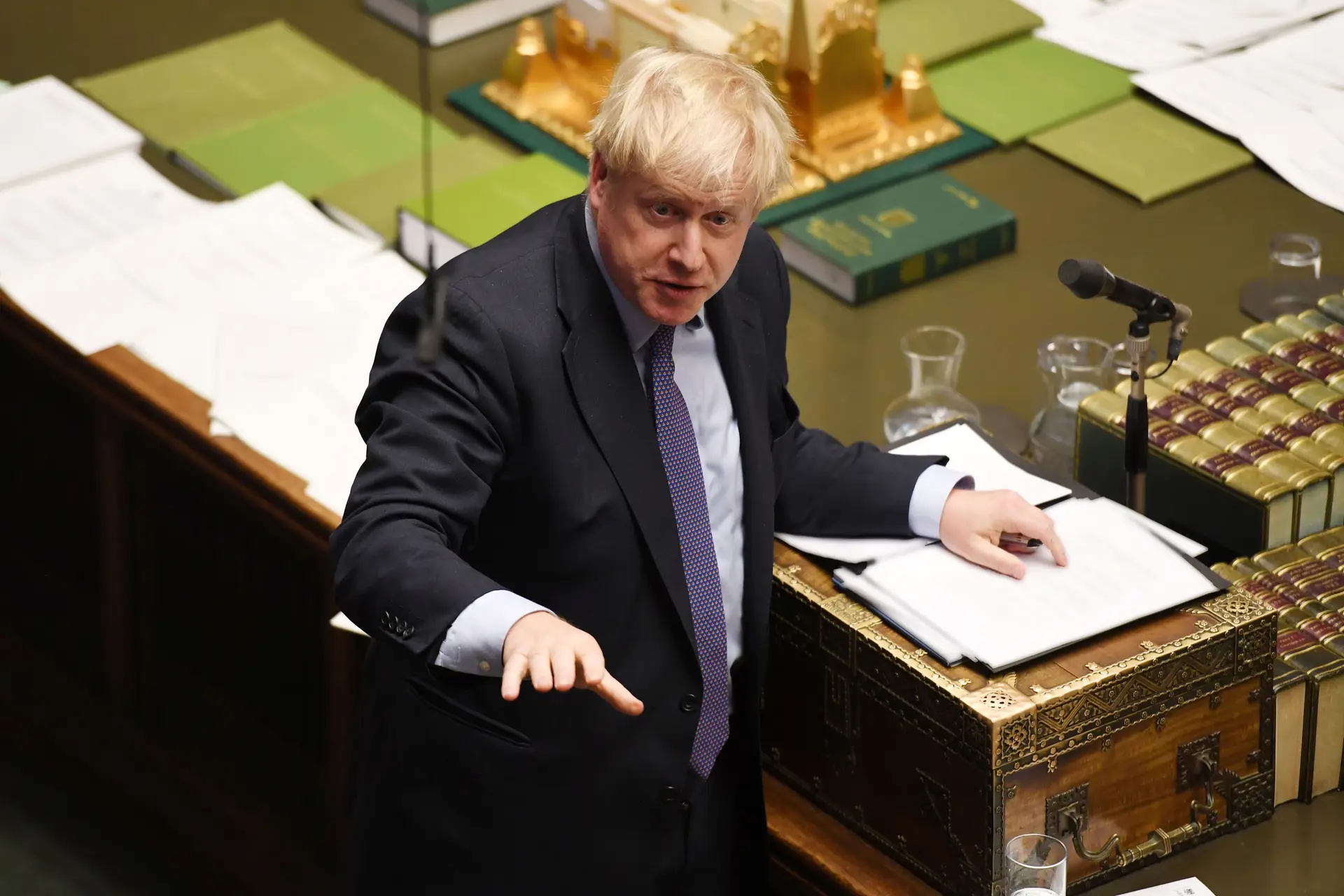 Parlamento britânico chumba calendário para o Brexit