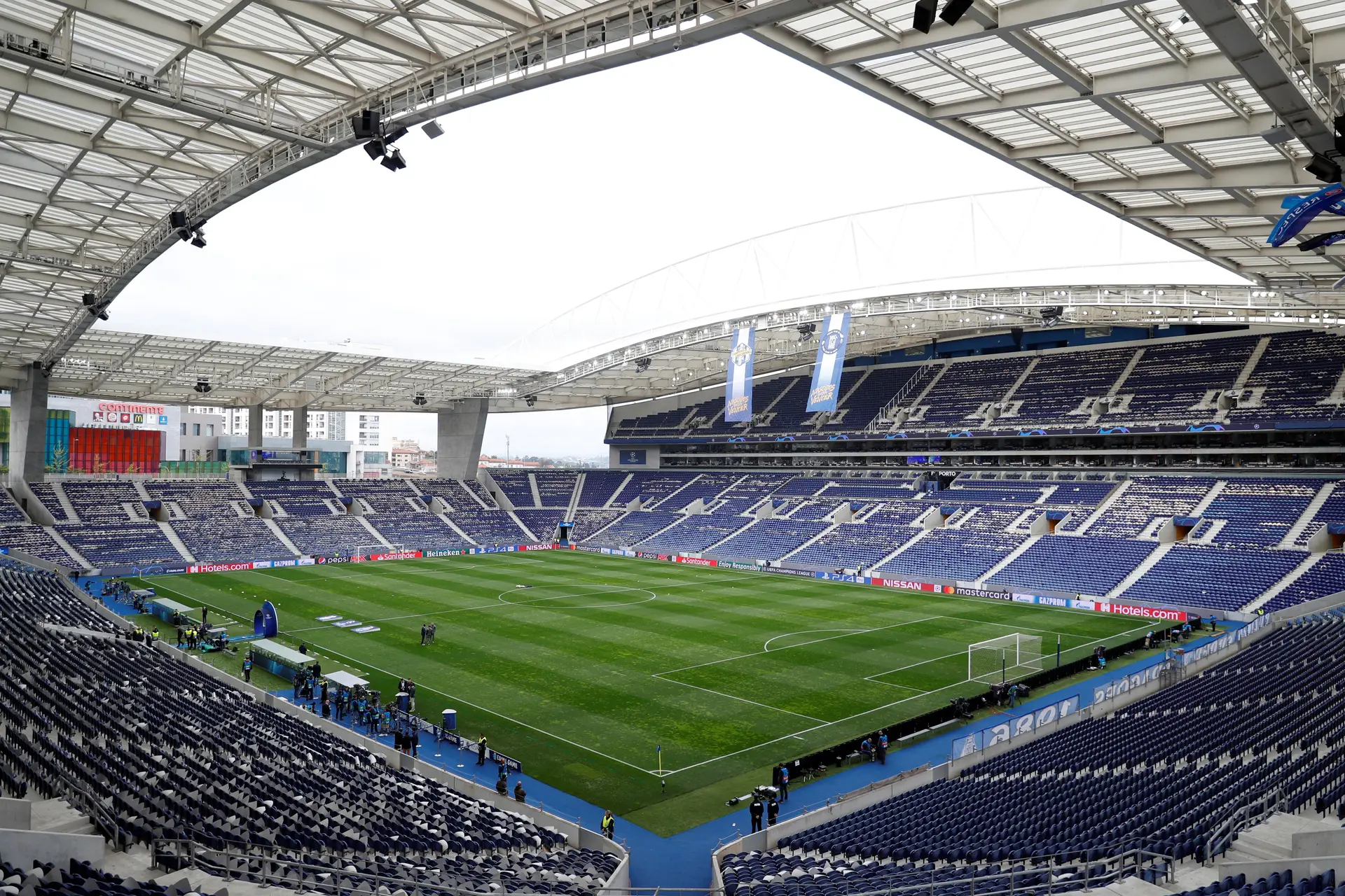 Champions. UEFA confirma final no Dragão com 12 mil adeptos