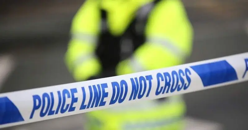 Três homens detidos em investigação a explosão de carro em Liverpool