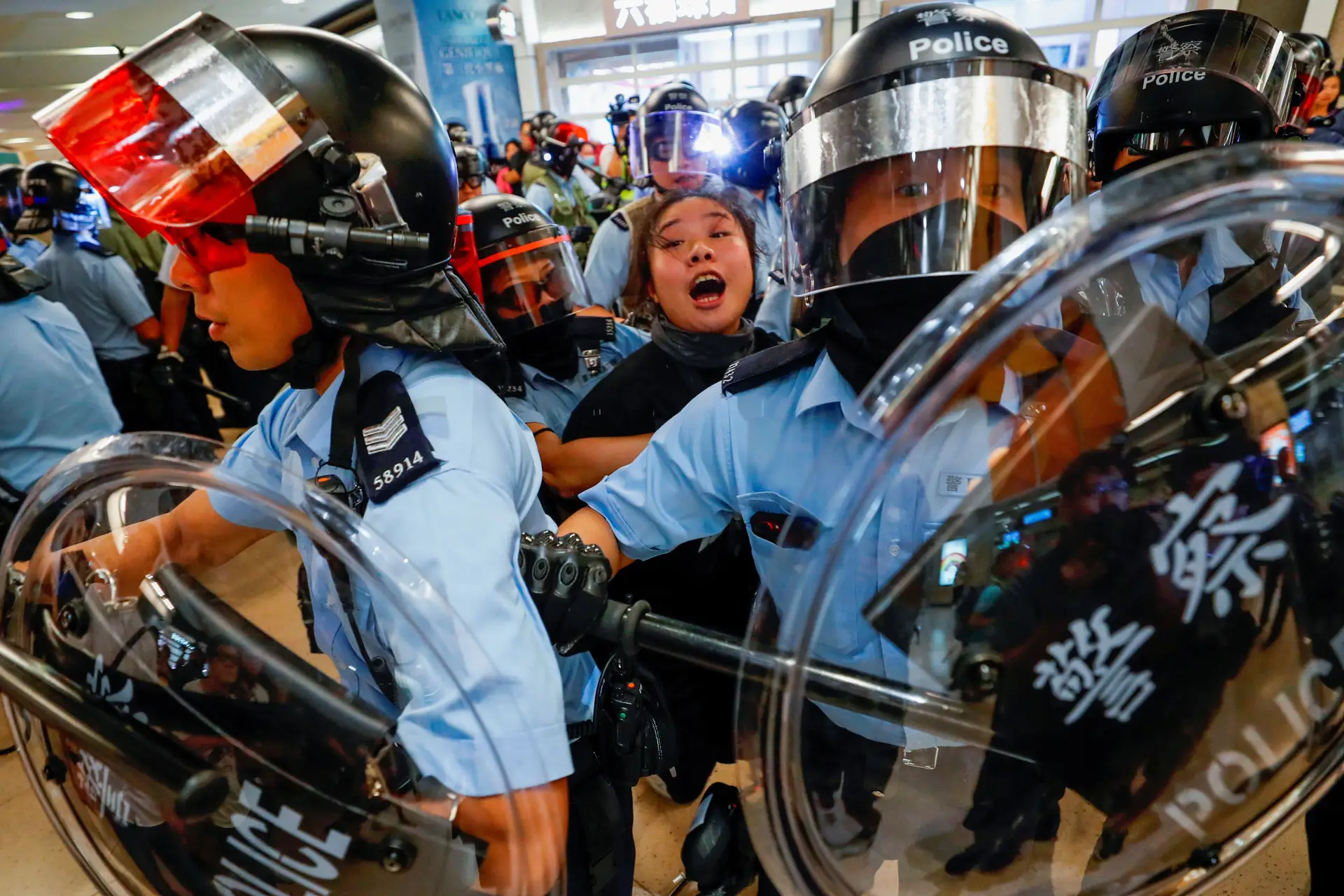 Supremo Tribunal de Hong Kong emite providência cautelar para impedir assédio online a polícias