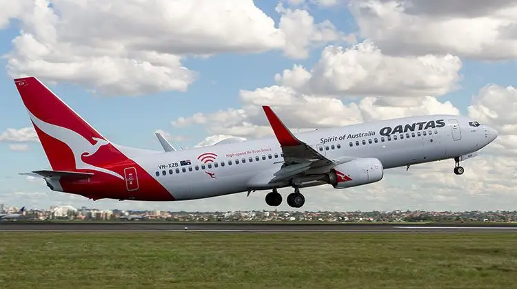 Companhia australiana manda aterrar Boeing 737 NG depois de detetar rachas na asa