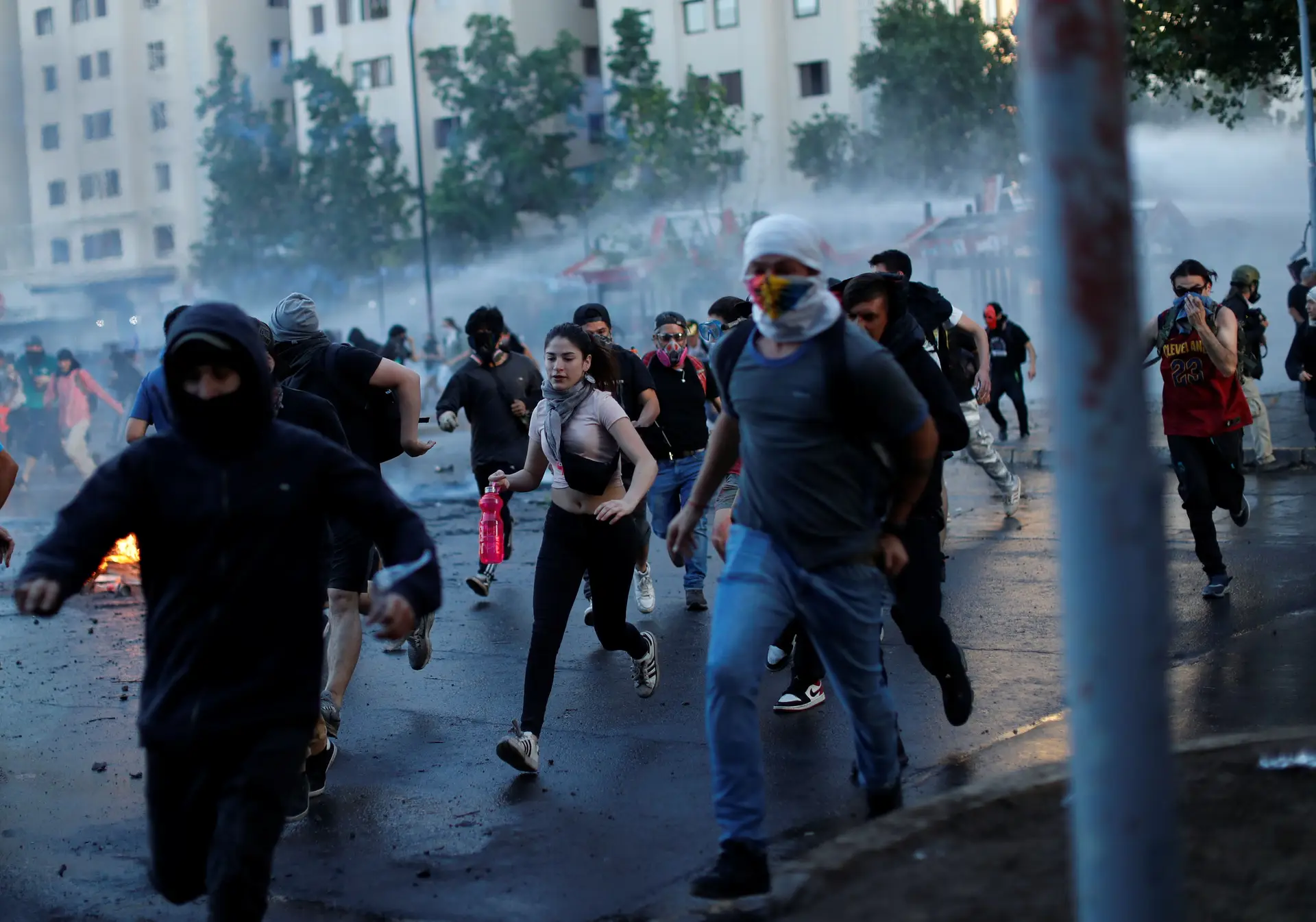 Milhares de jovens chilenos manifestaram-se em Santiago por melhores serviços sociais