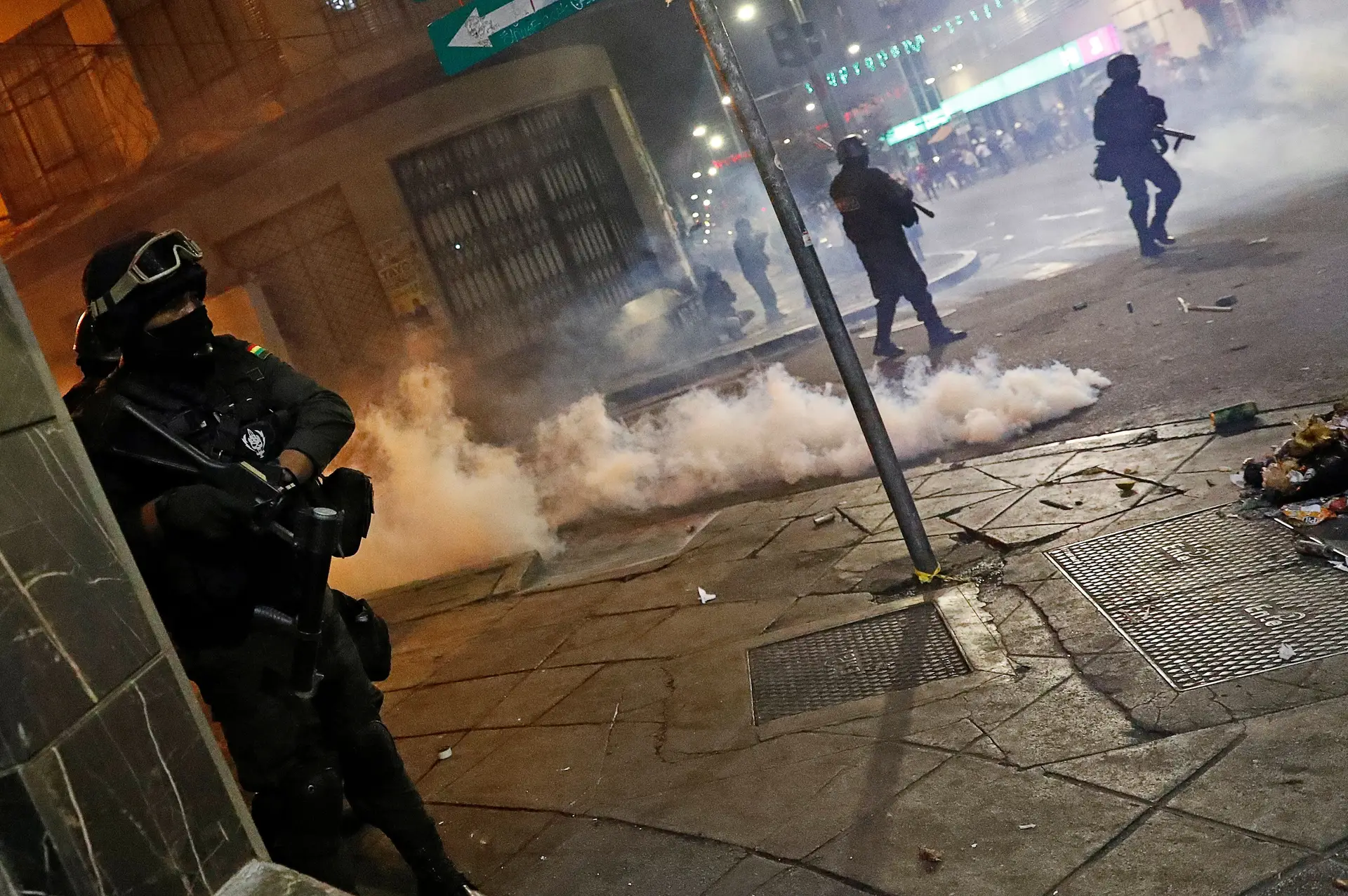 Polícia da Bolívia usa gás lacrimogéneo e balas de borracha contra opositores de Morales