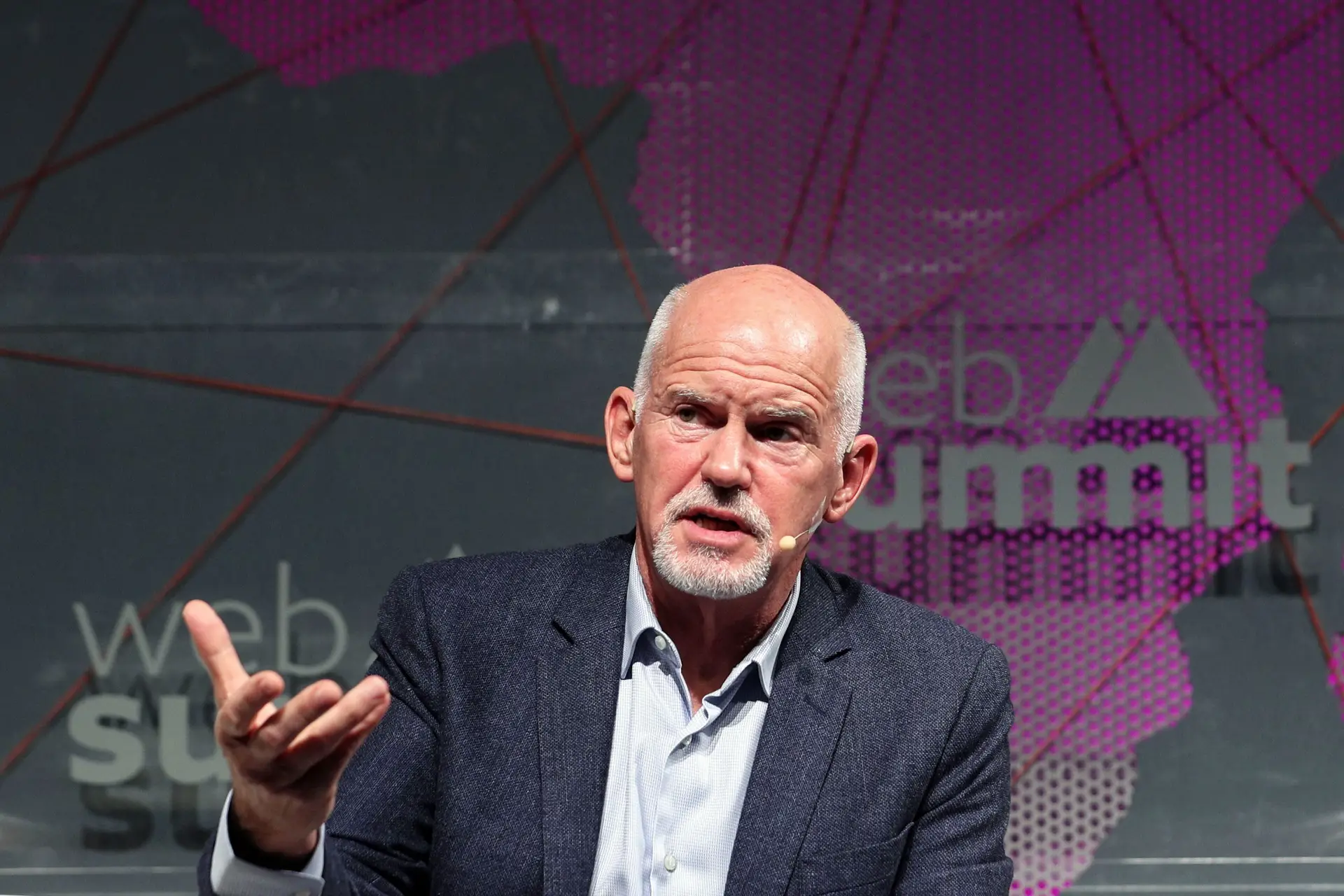 Papandreou defende importância de tecnologia que capacita refugiados