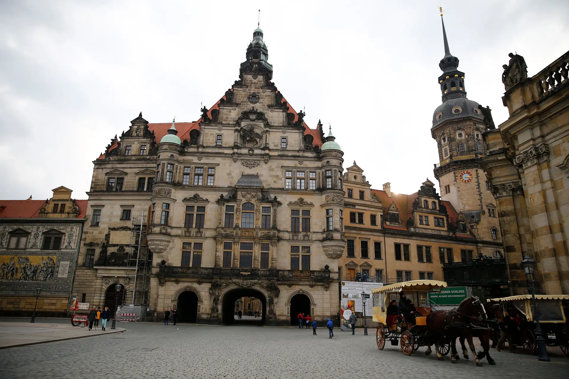 Se Dresden (na foto) ou Leipzig, na antiga República Democrática Alemã (RDA), crescessem ao mesmo ritmo das cidades do ocidente, teriam o dobro do tamanho, com mais de um milhão de habitantes cada, lê-se neste estudo.
