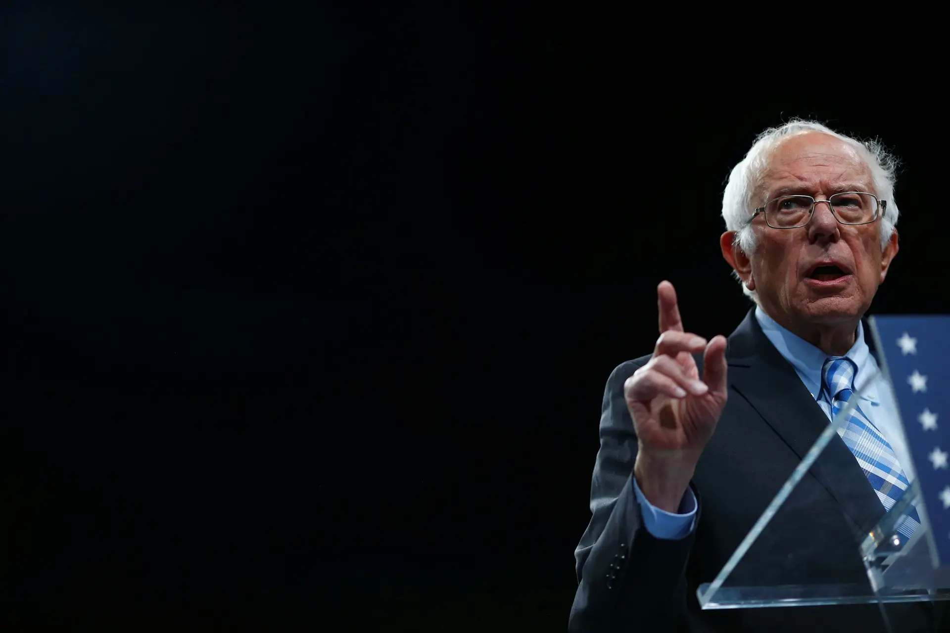 Bernie Sanders elogia libertação de Lula e recorda combate à pobreza no Brasil
