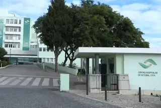 Bebé que nasceu sem rosto já está em casa