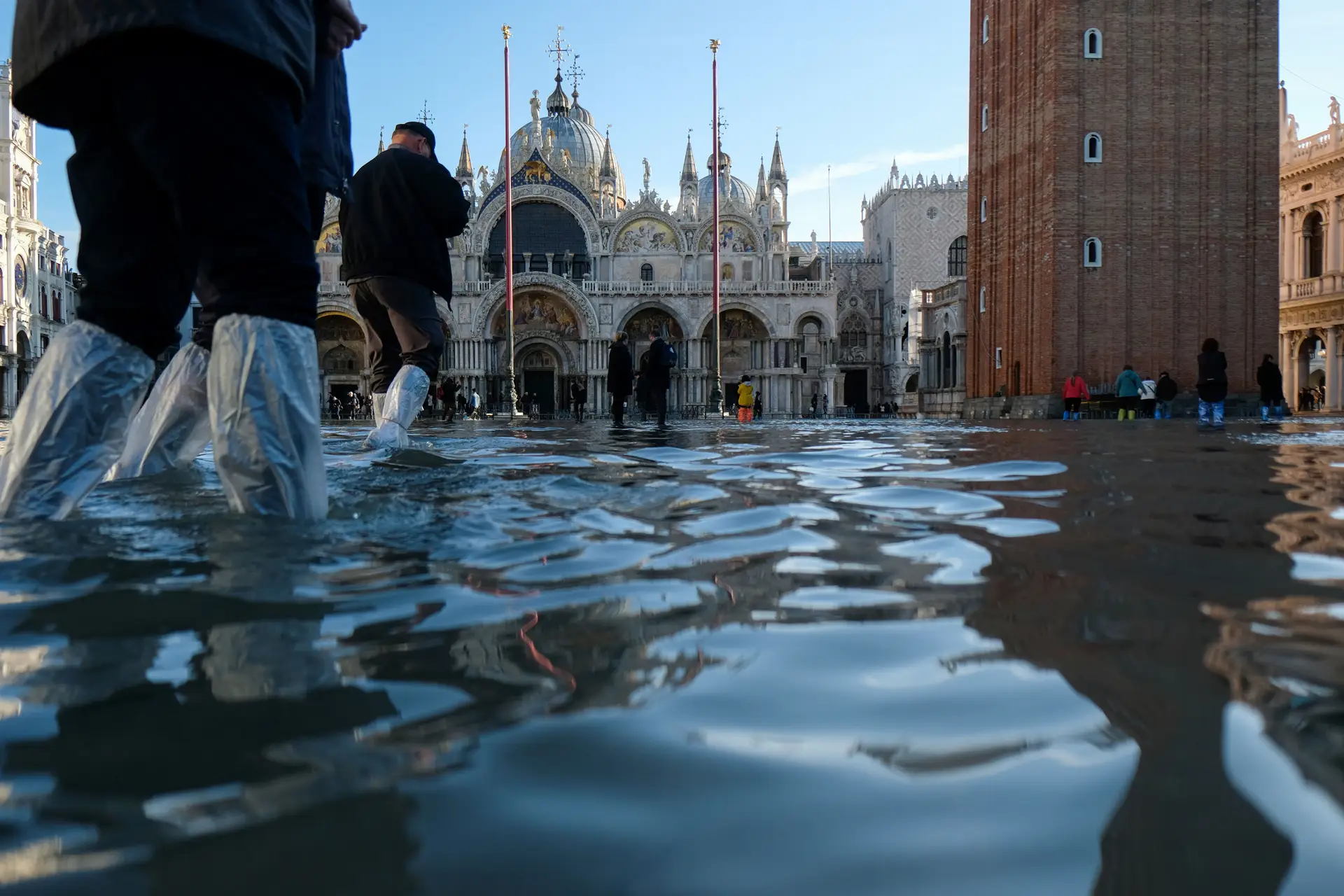 Cheias em Veneza já terão provocado dois mortos