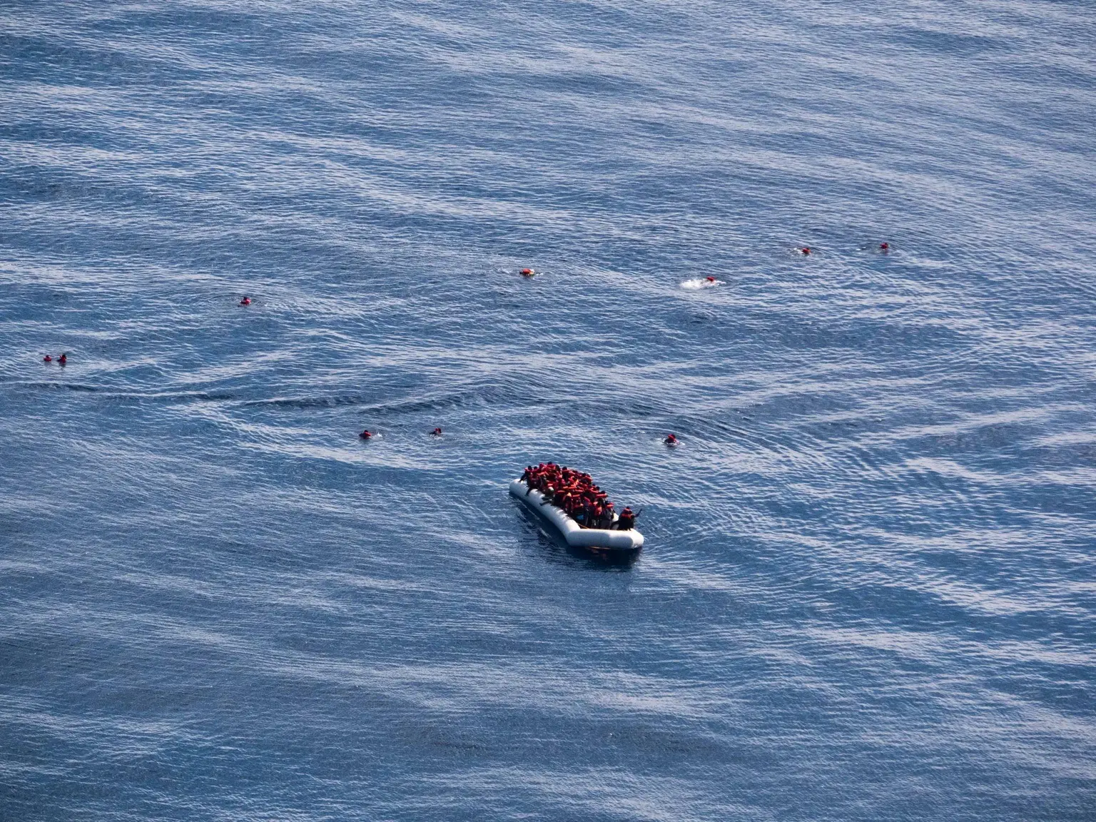 150 migrantes resgatados no Mediterrâneo Central