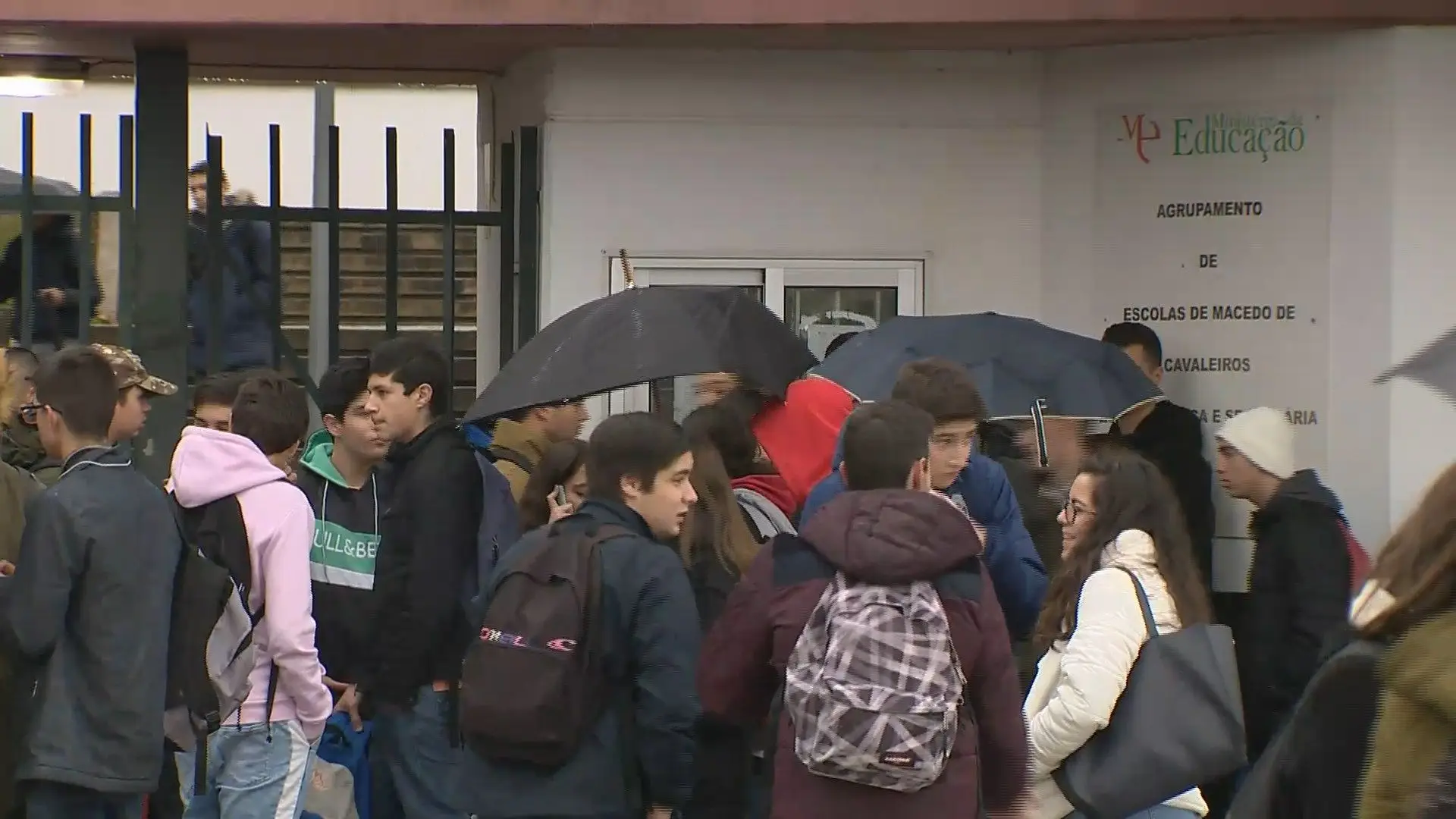 Perto de 1.000 alunos de Macedo de Cavaleiros sem aulas