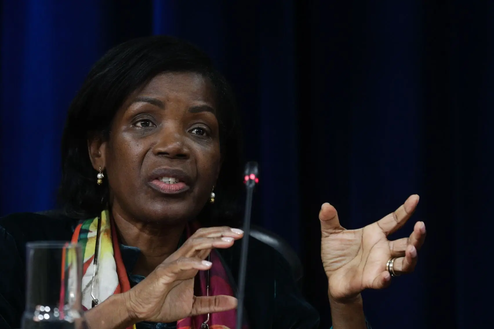 A ministra da Justiça, Francisca Van Dunem, numa conferência de imprensa sobre violência doméstica em Lisboa. 
