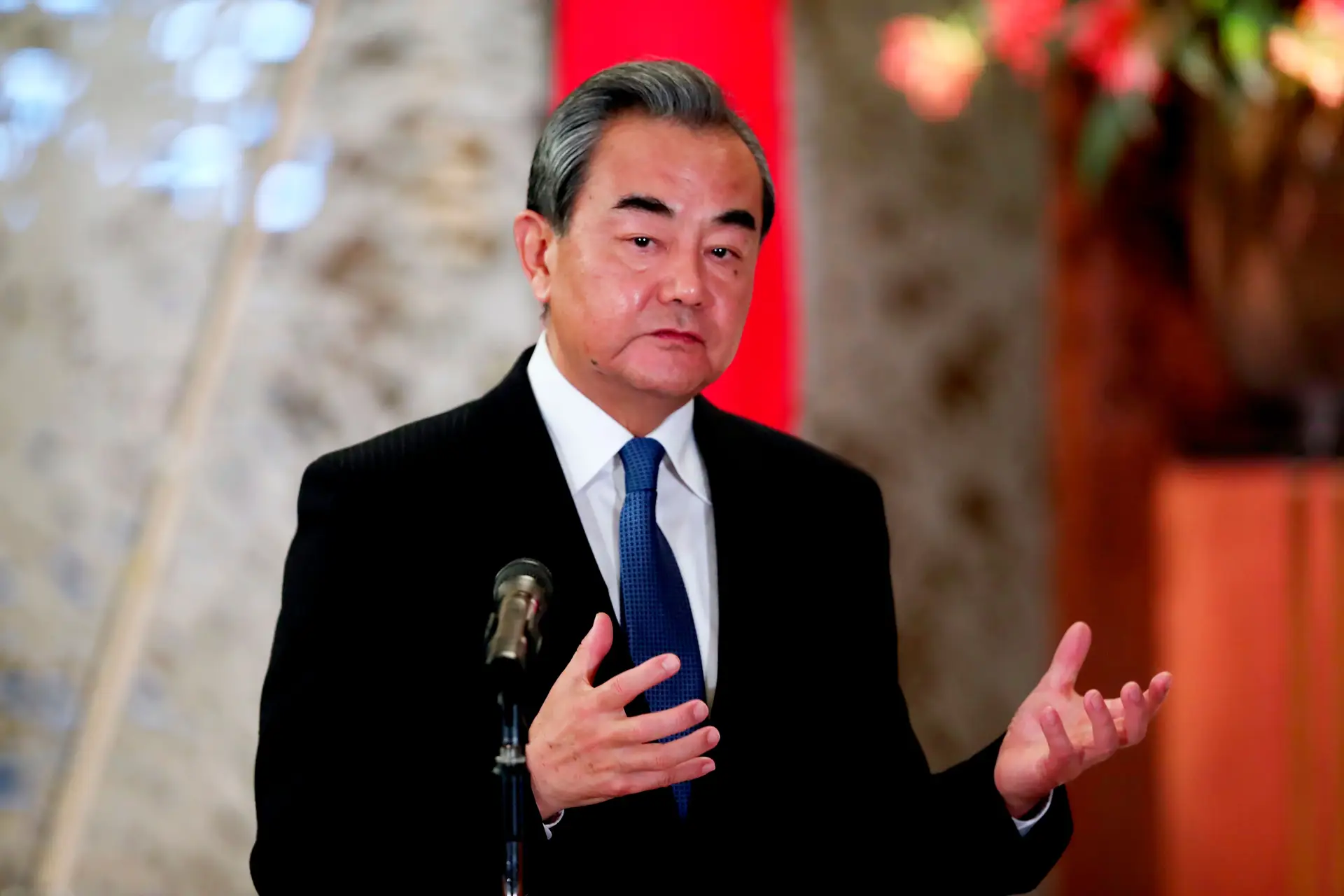 MNE chinês lembra que Hong Kong é parte da China independentemente do resultado das eleições