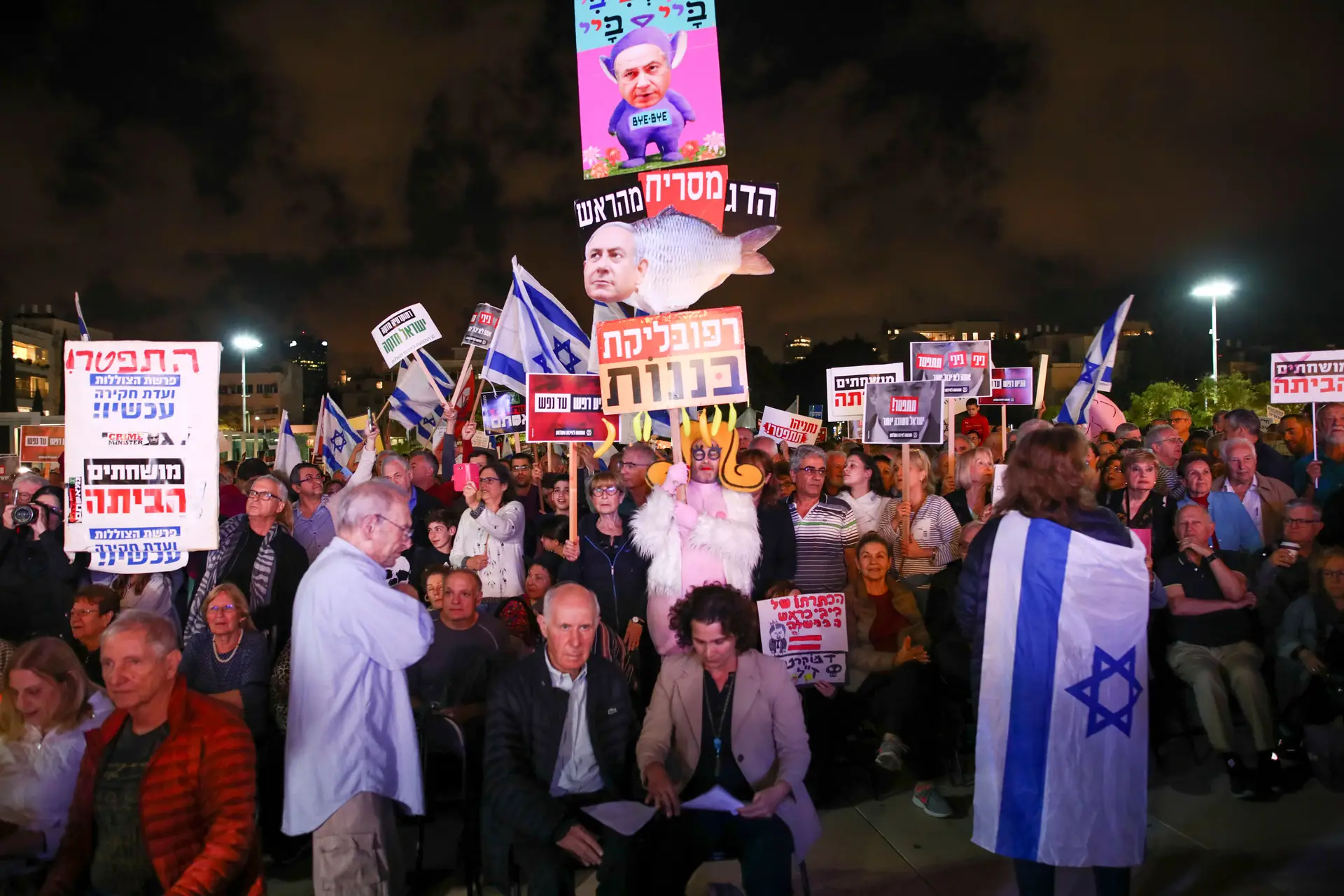 Milhares de israelitas pedem demissão de Netanyahu pela segunda semana consecutiva