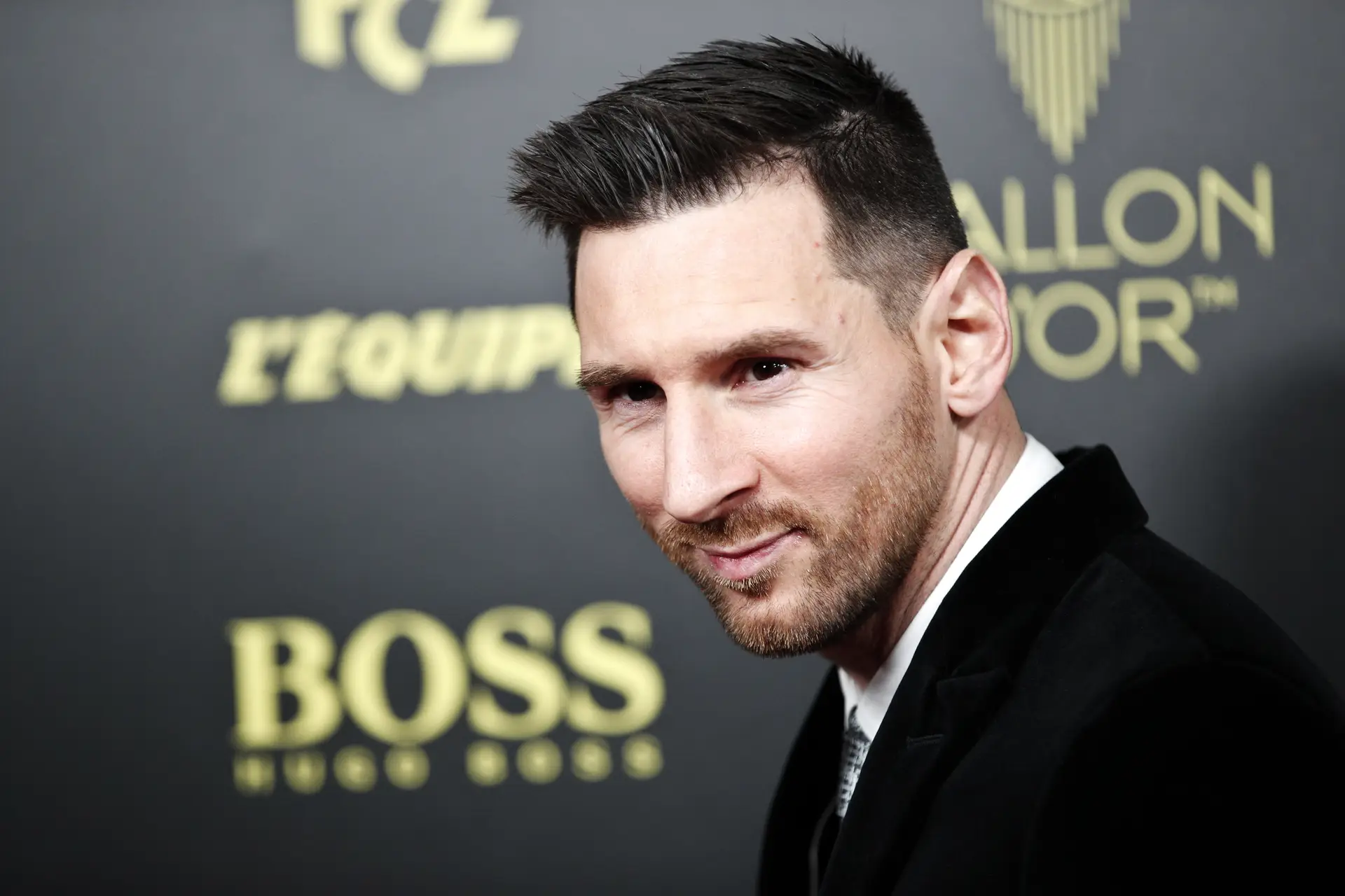 Messi recupera Bola de Ouro mesmo sem títulos coletivos