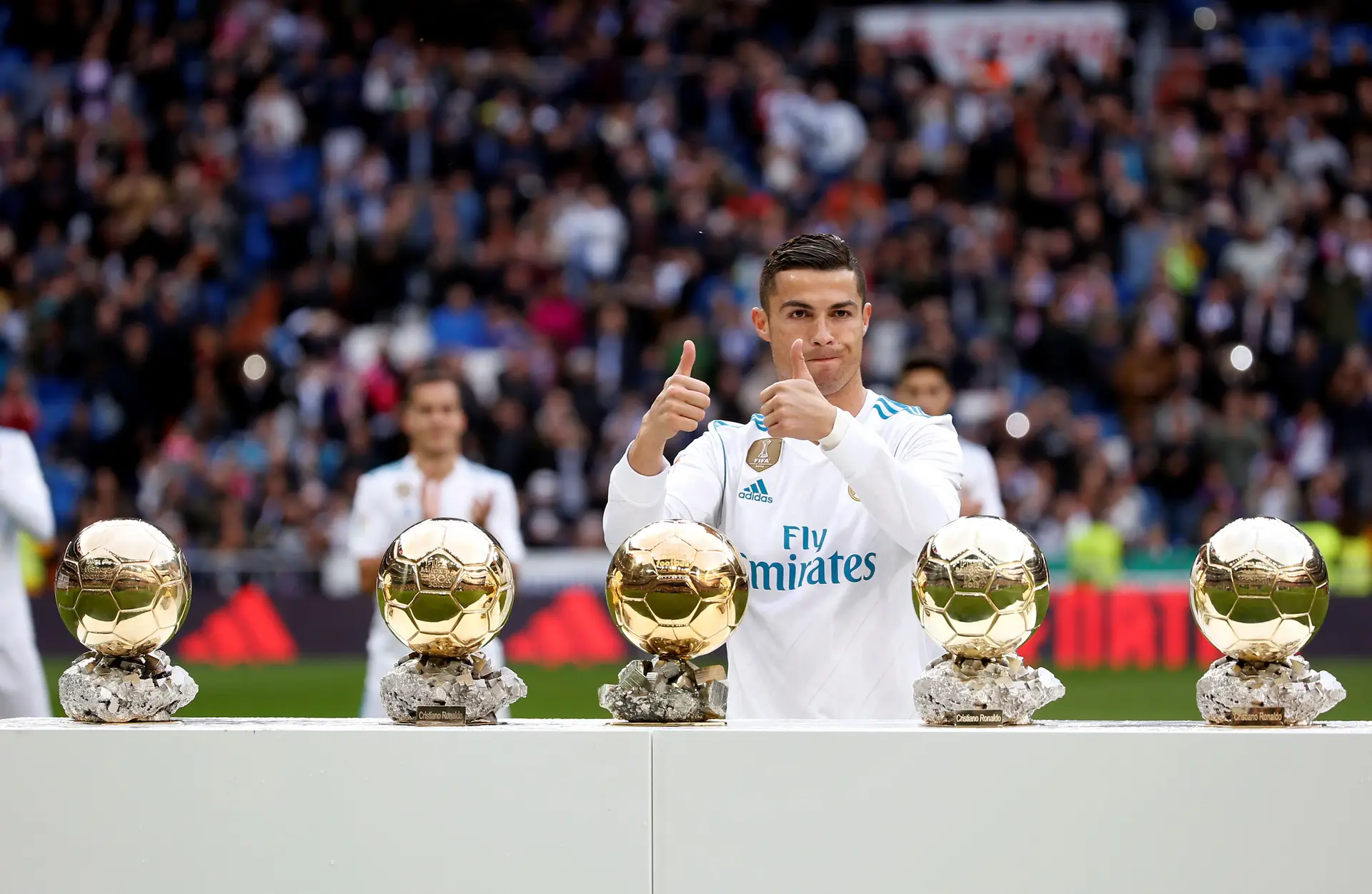 Amo o futebol e quero continuar”: Cristiano Ronaldo recebe Prémio Especial  da FIFA - SIC Notícias