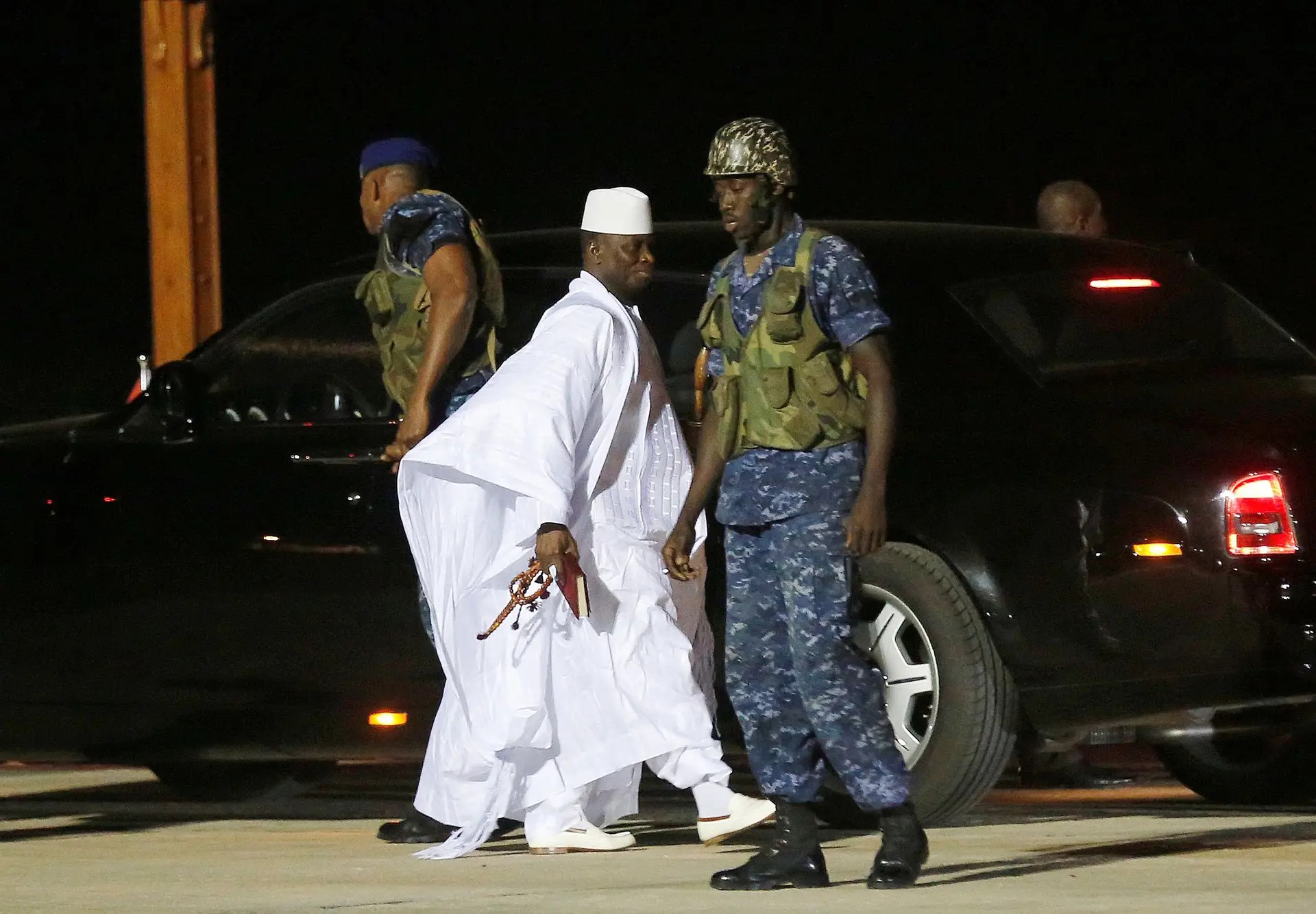 Yahya Jammeh, antigo Presidente da Gâmbia, antes da partida para o exílio.