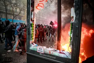 Violência volta às ruas de França contra reforma das pensões e aumento dos combustíveis