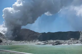 Erupção atinge turistas na Nova Zelândia