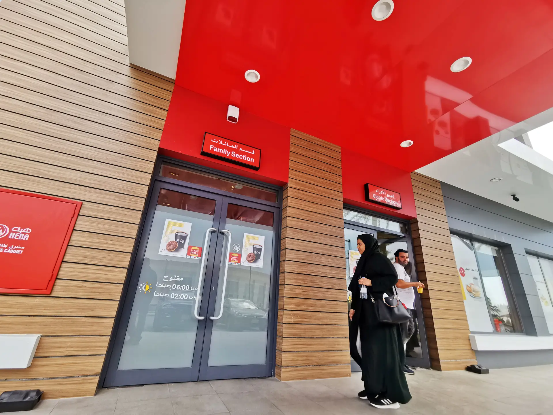 Arábia Saudita põe fim à segregação de mulheres e homens em restaurantes