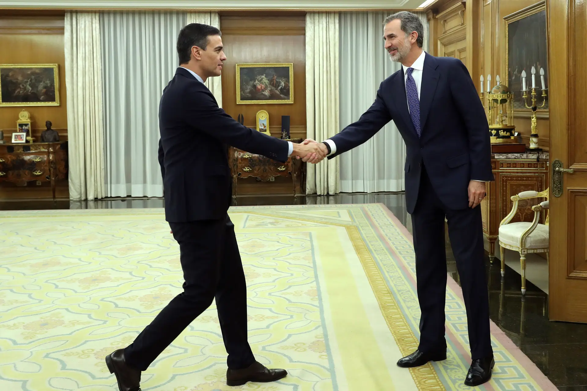 Rei de Espanha designa Pedro Sánchez como candidato a formar o próximo Governo