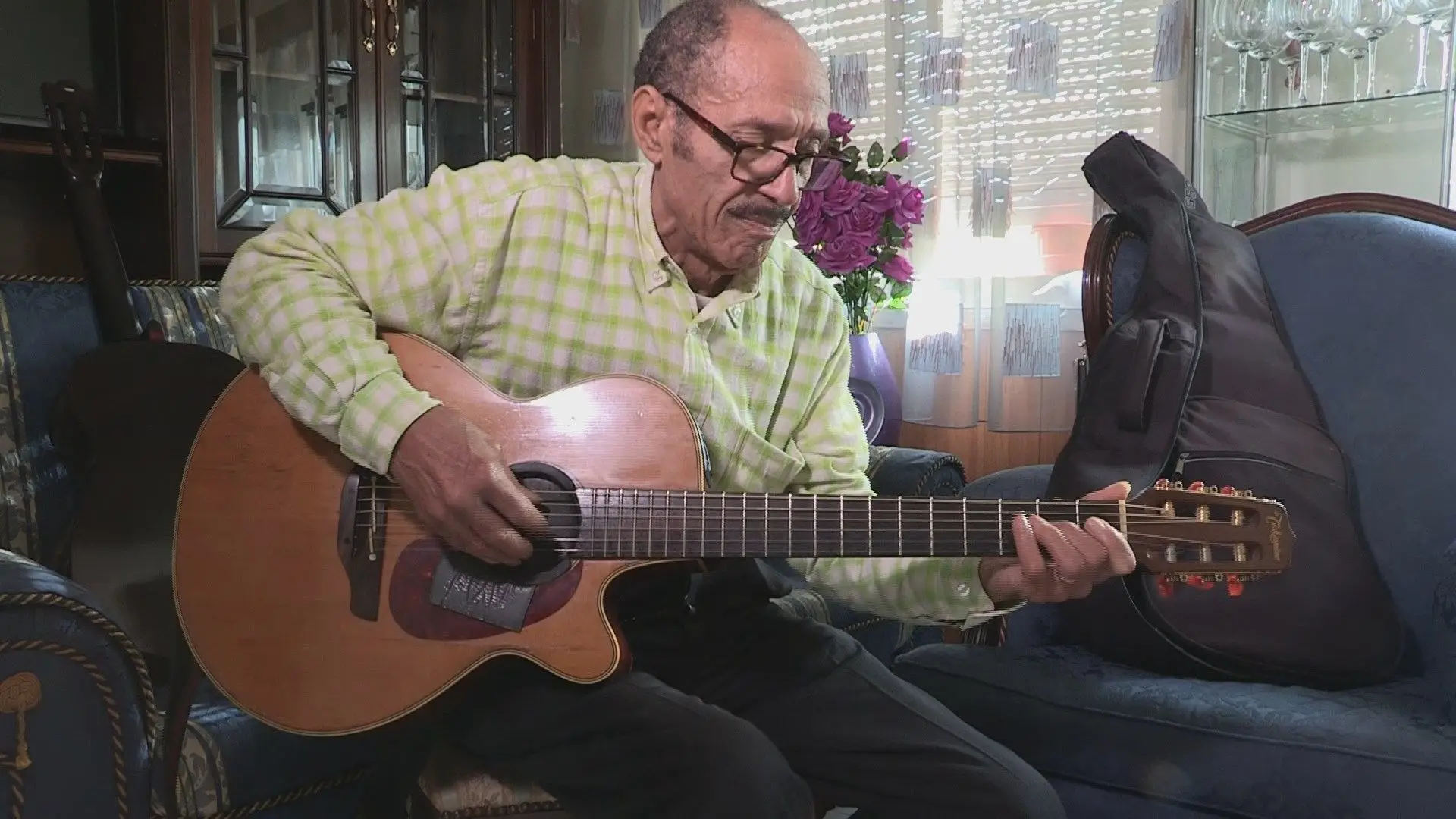 Armando Tito correu o mundo a tocar mornas com Cesária Évora.
