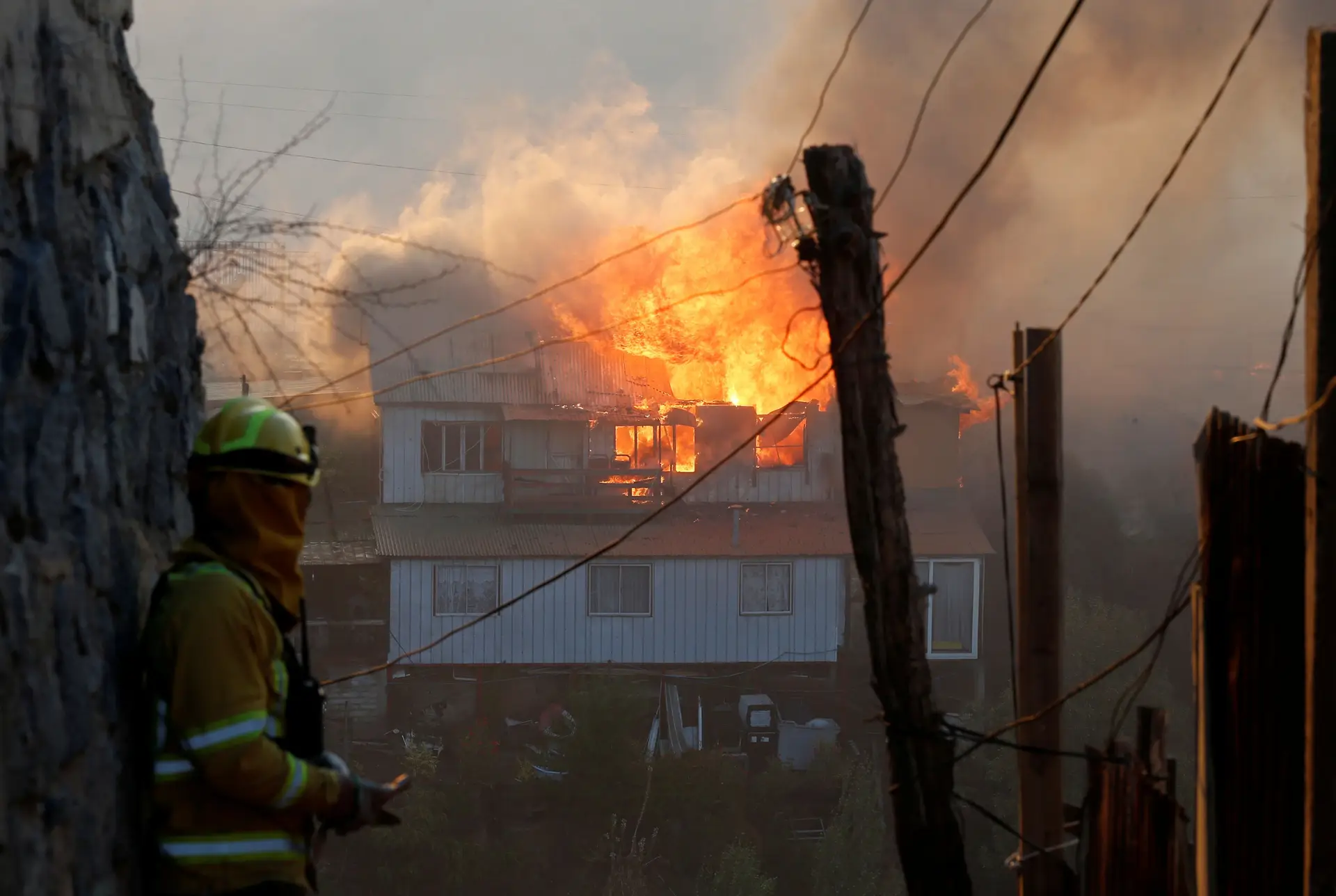 Chile declara estado de alerta devido a incêndio que danificou pelo menos 120 casas