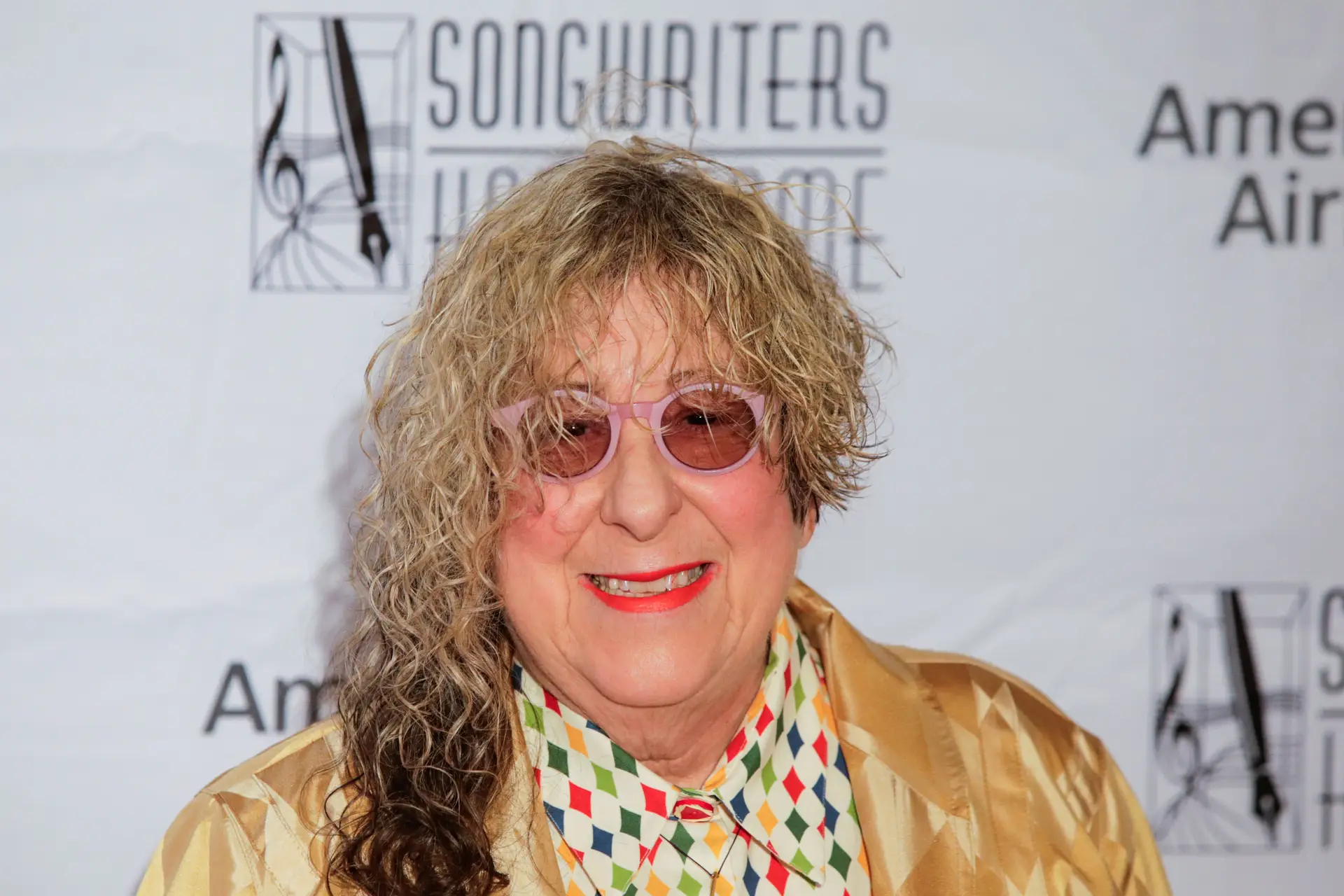 Morreu Allee Willis, autora da música da série "Friends" 