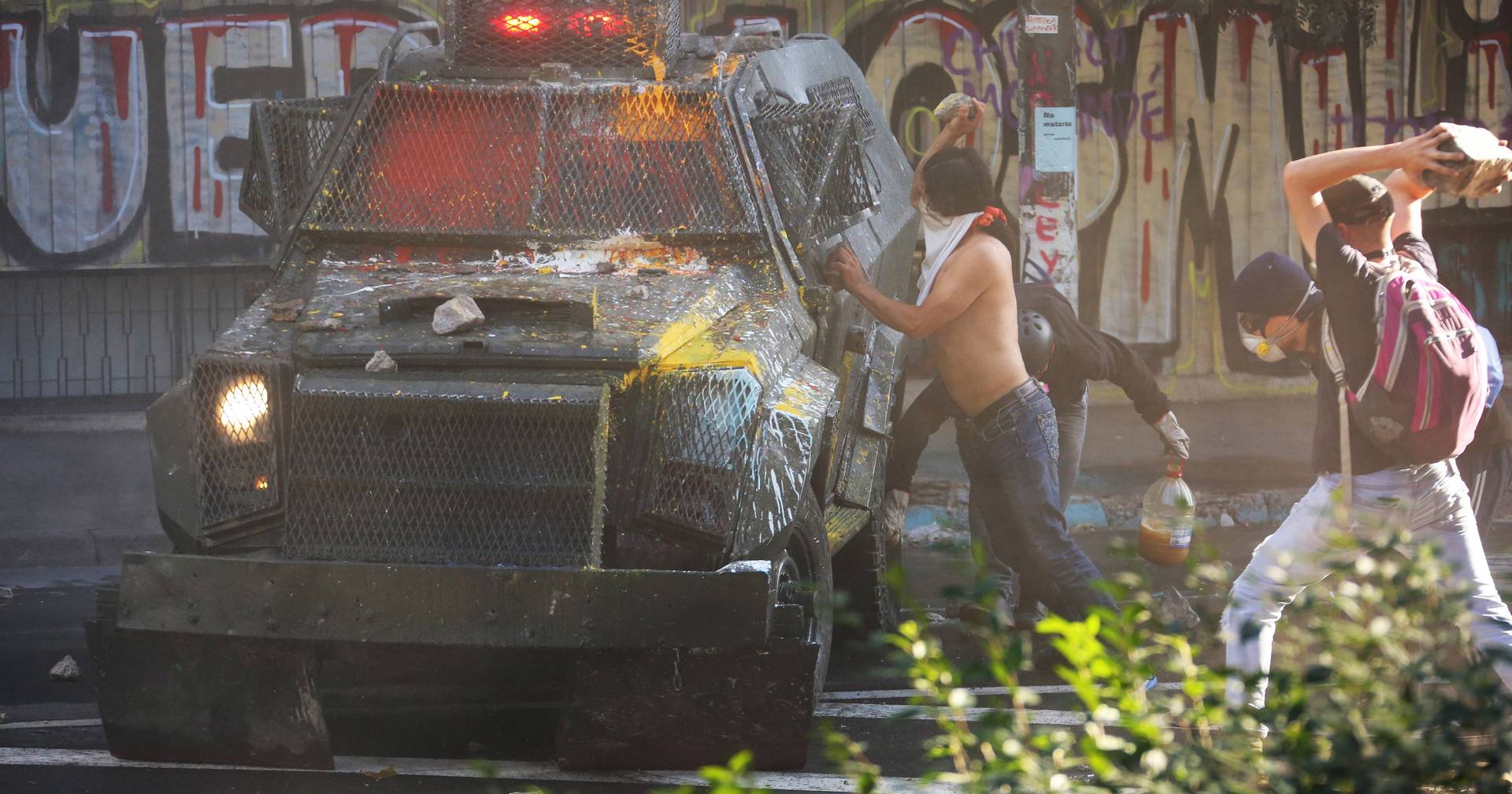 Nuevos enfrentamientos violentos entre manifestantes y policías en Santiago de Chile