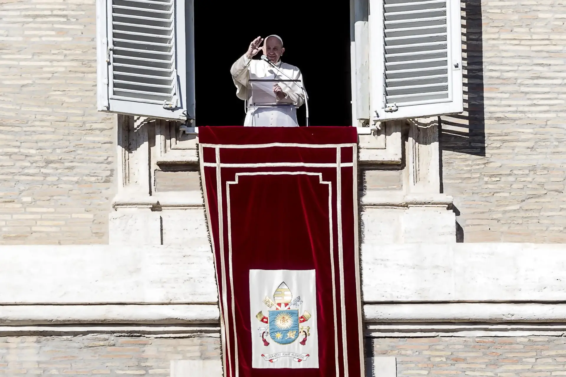 Papa pede acolhimento de náufragos nas costas europeias