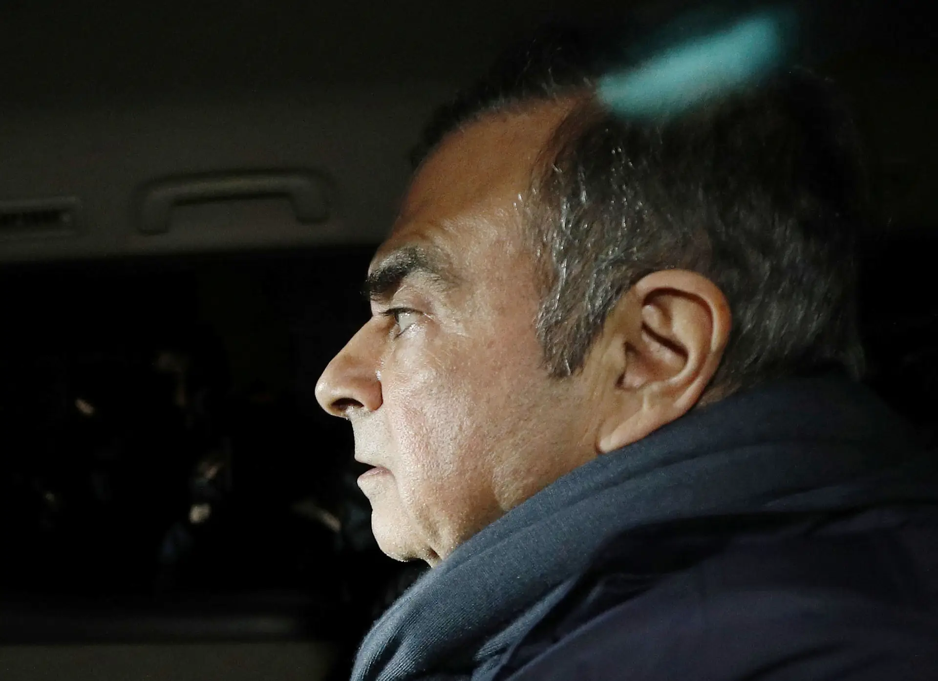 Ex-presidente da Renault-Nissan nega que família o tenha ajudado a fugir