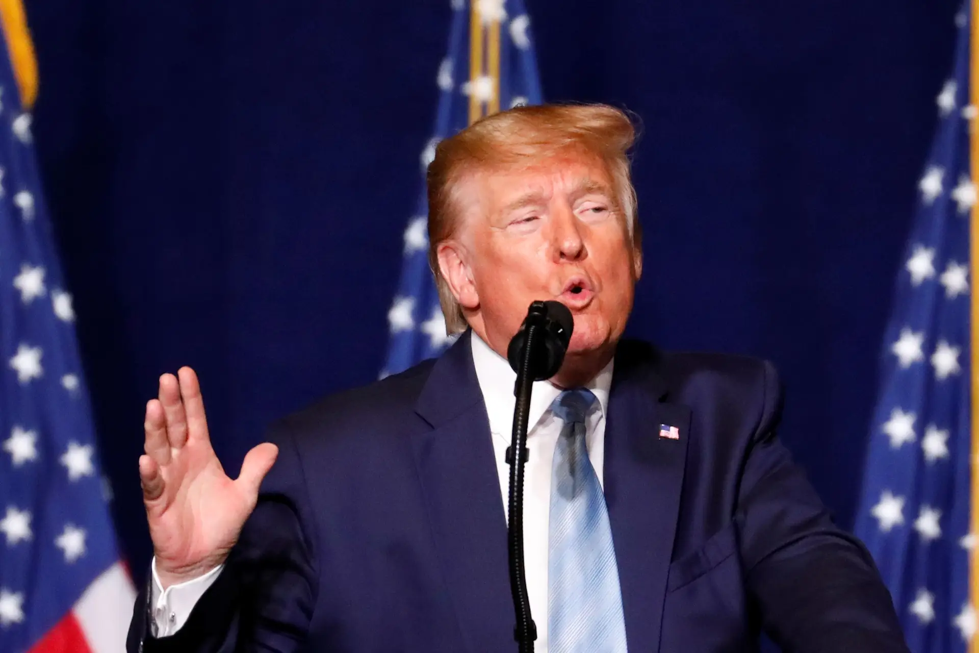 Presidente dos Estados Unidos ameaça Iraque com sanções "muito fortes"